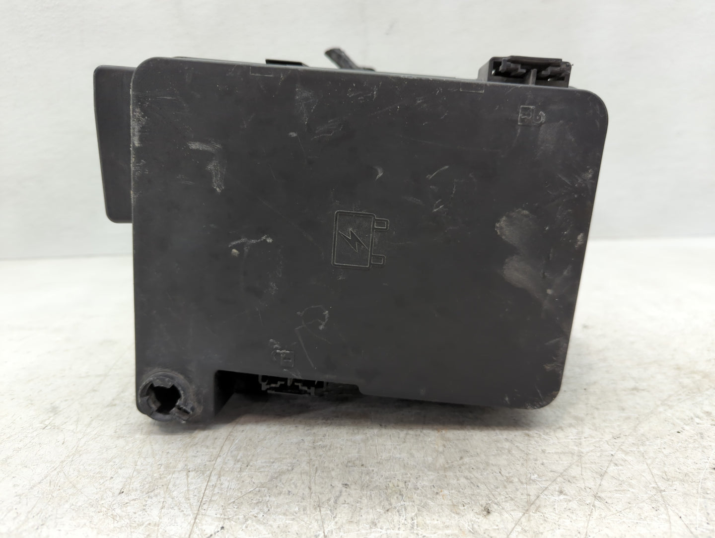 2016 Gmc Terrain Fusebox Fuse Box Panel Relay Module P/N:23325532 Fits OEM Used Auto Parts - Oemusedautoparts1.com
