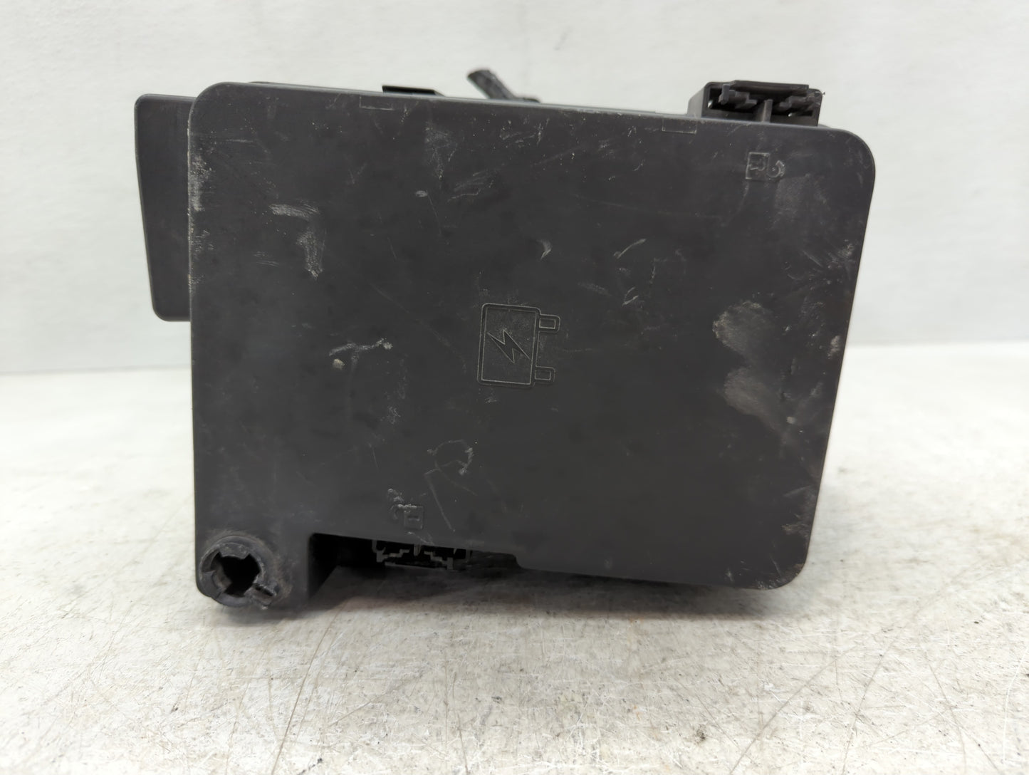 2016 Gmc Terrain Fusebox Fuse Box Panel Relay Module P/N:23325532 Fits OEM Used Auto Parts - Oemusedautoparts1.com
