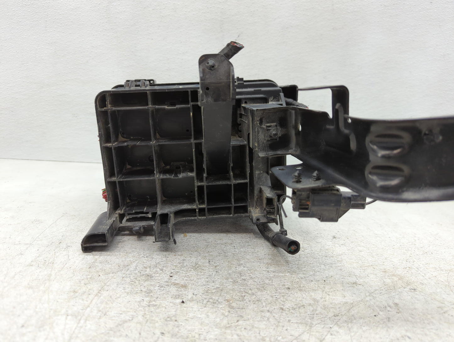 2016 Gmc Terrain Fusebox Fuse Box Panel Relay Module P/N:23325532 Fits OEM Used Auto Parts - Oemusedautoparts1.com