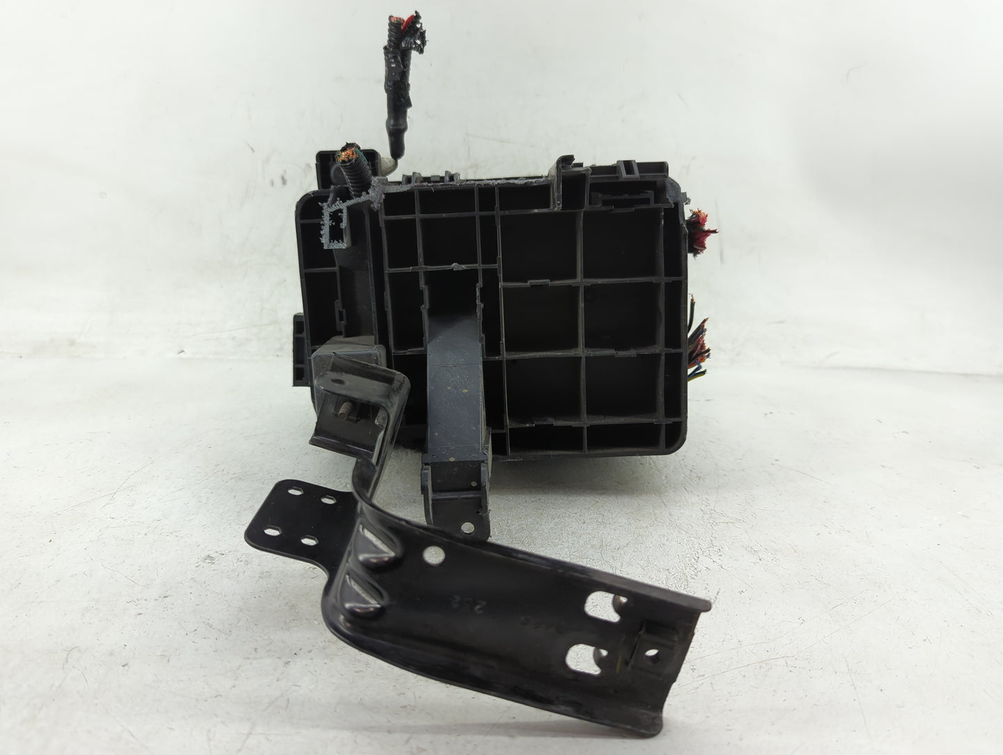 2016 Gmc Terrain Fusebox Fuse Box Panel Relay Module P/N:23325531 Fits OEM Used Auto Parts - Oemusedautoparts1.com