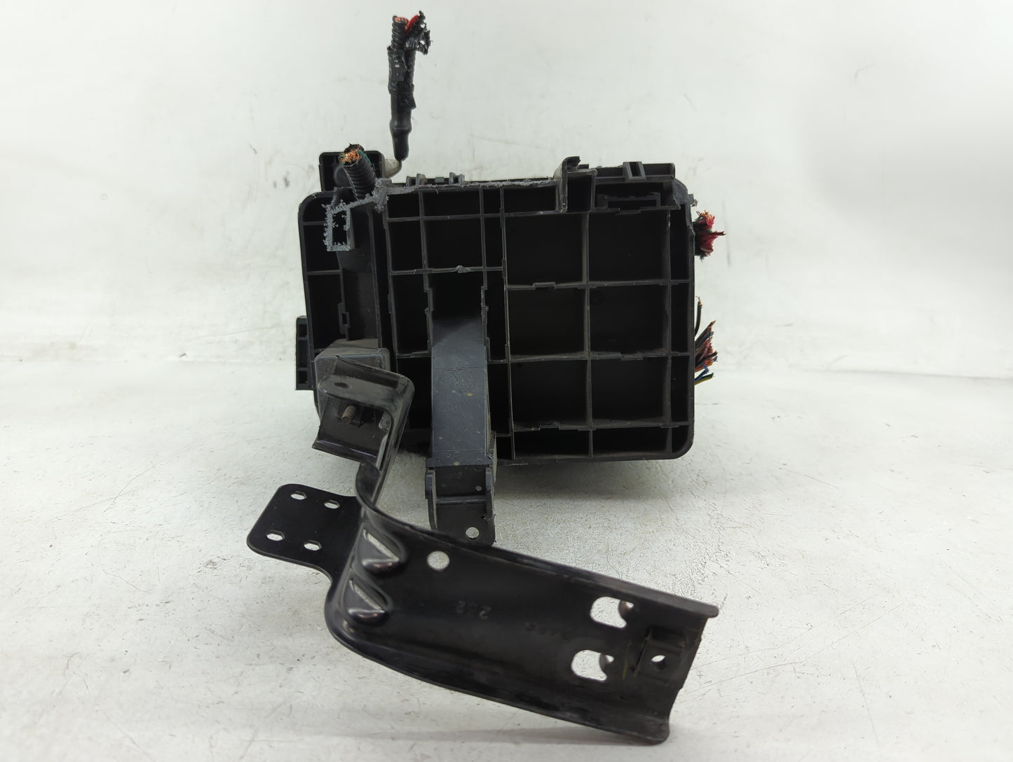 2016 Gmc Terrain Fusebox Fuse Box Panel Relay Module P/N:23325531 Fits OEM Used Auto Parts - Oemusedautoparts1.com