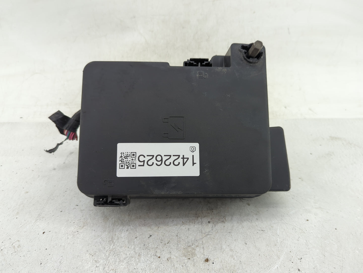 2016-2017 Gmc Terrain Fusebox Fuse Box Panel Relay Module Fits Fits 2016 2017 OEM Used Auto Parts - Oemusedautoparts1.com