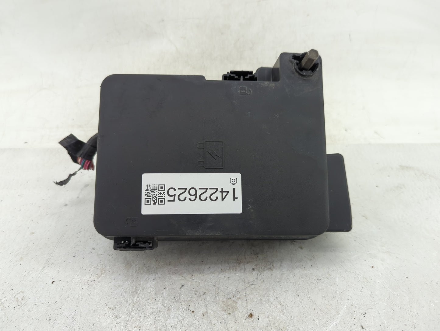 2016-2017 Gmc Terrain Fusebox Fuse Box Panel Relay Module Fits Fits 2016 2017 OEM Used Auto Parts - Oemusedautoparts1.com