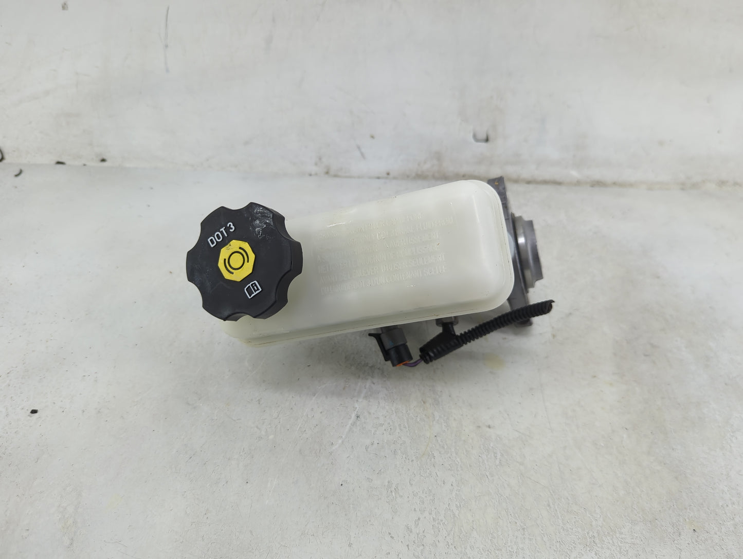 2011-2017 Gmc Terrain Brake Master Cylinder 1490182 - Oemusedautoparts1.com