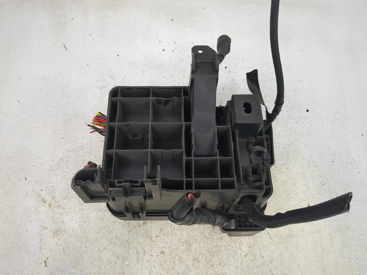 2016-2017 Gmc Terrain Fusebox Fuse Box Panel Relay Module P/N:23404556 Fits Fits 2016 2017 OEM Used Auto Parts - Oemusedauto