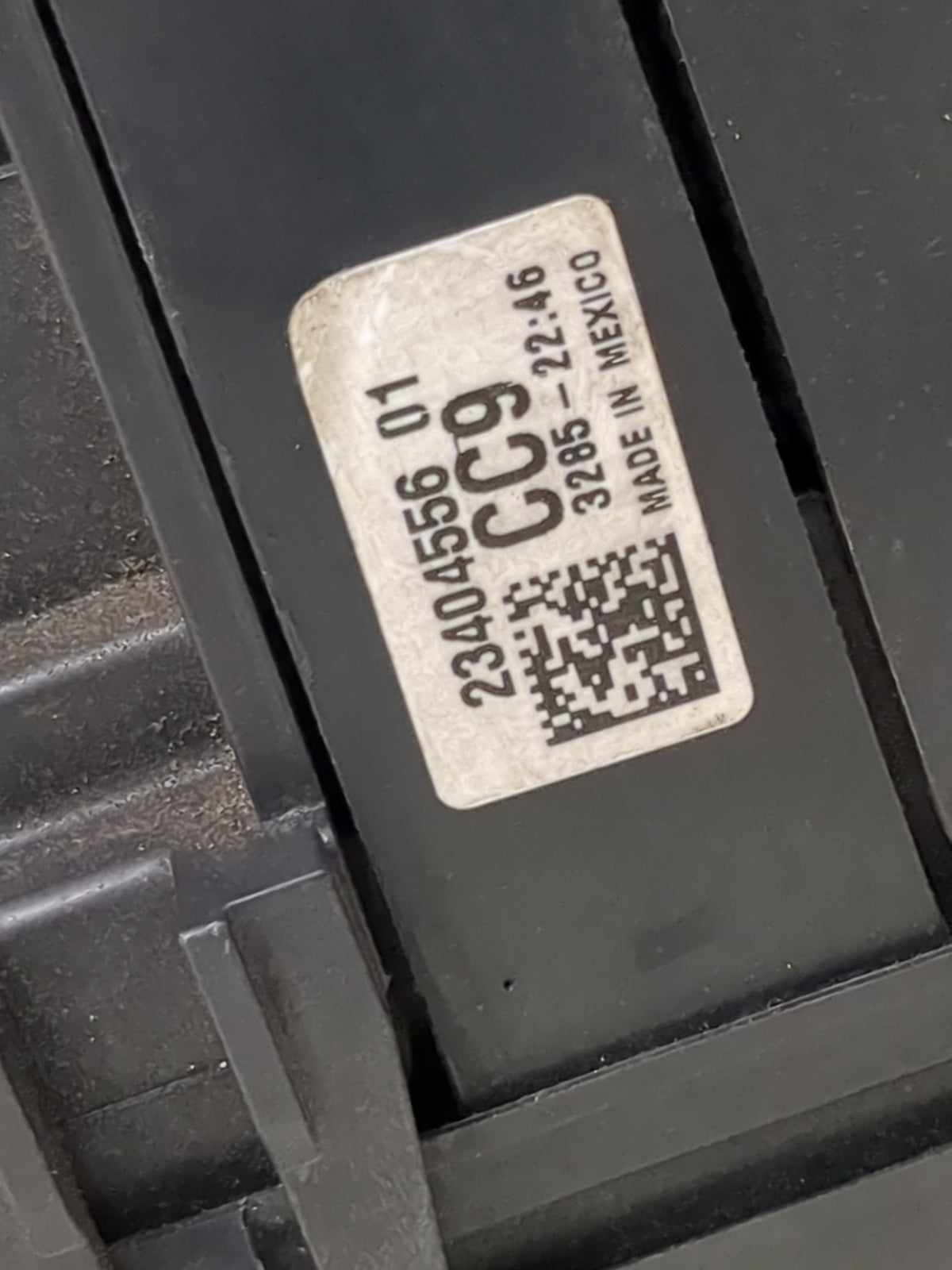2016-2017 Gmc Terrain Fusebox Fuse Box Panel Relay Module P/N:23404556 Fits Fits 2016 2017 OEM Used Auto Parts - Oemusedauto