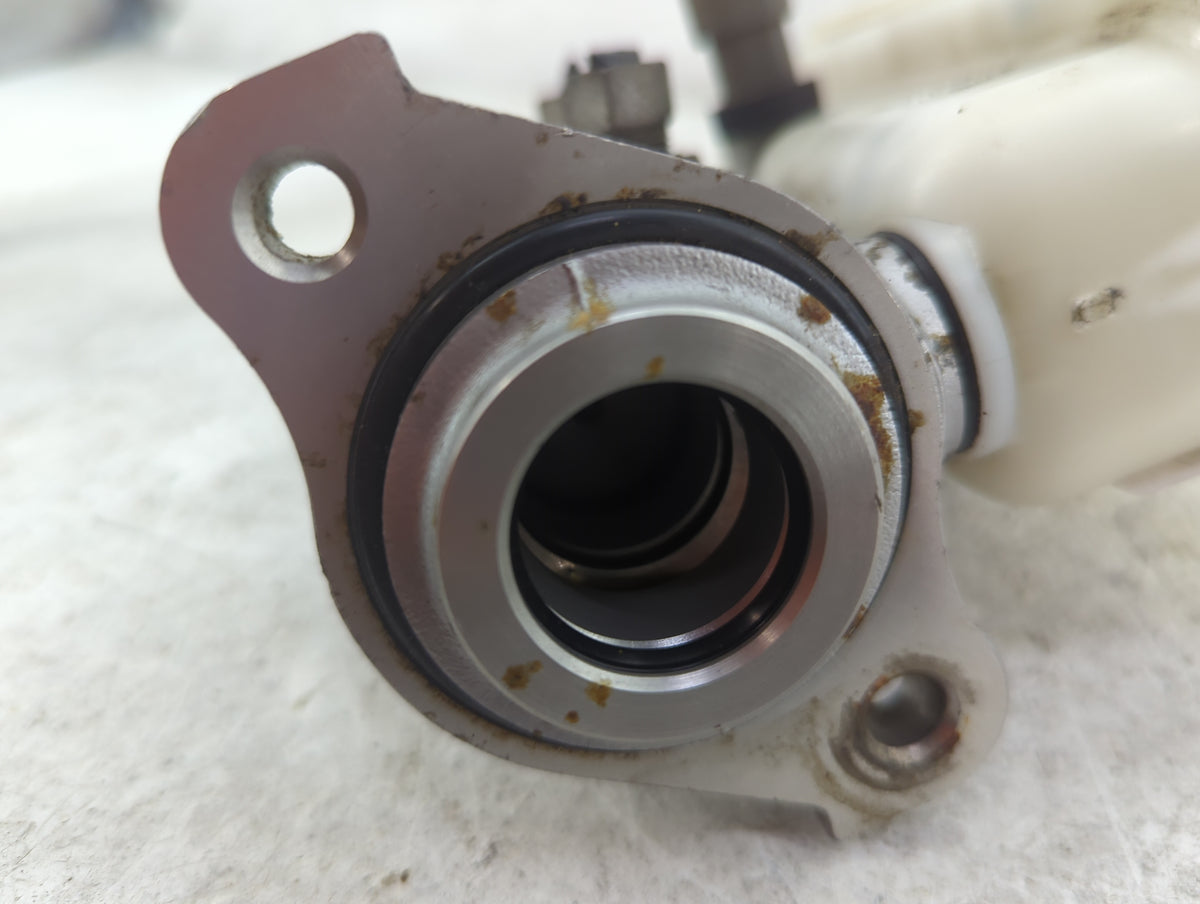 2011-2017 Gmc Terrain Brake Master Cylinder 1515746 - Oemusedautoparts1.com