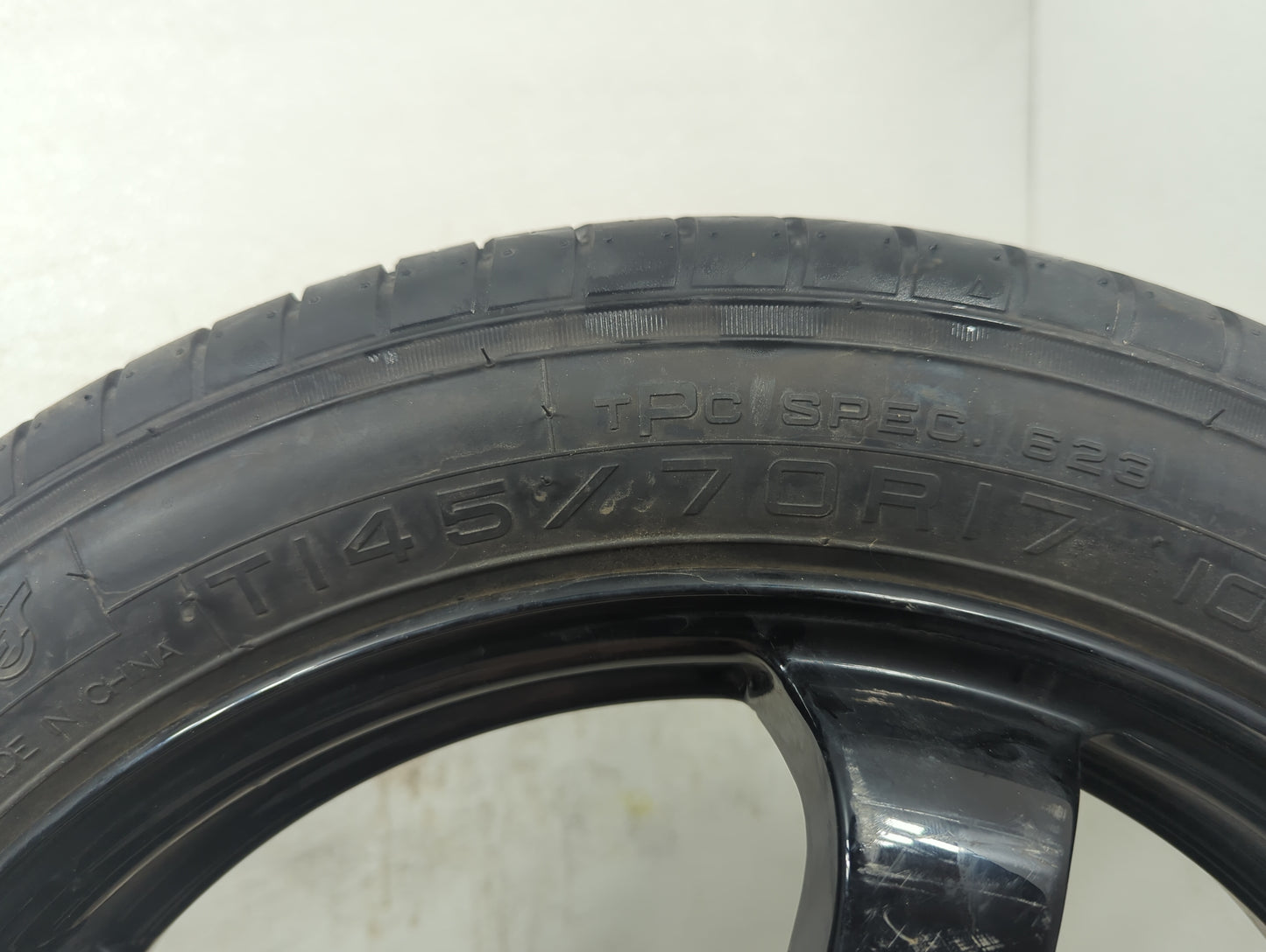 2010-2017 Gmc Terrain Spare Donut Tire Wheel Rim Oem 5033387 - Oemusedautoparts1.com