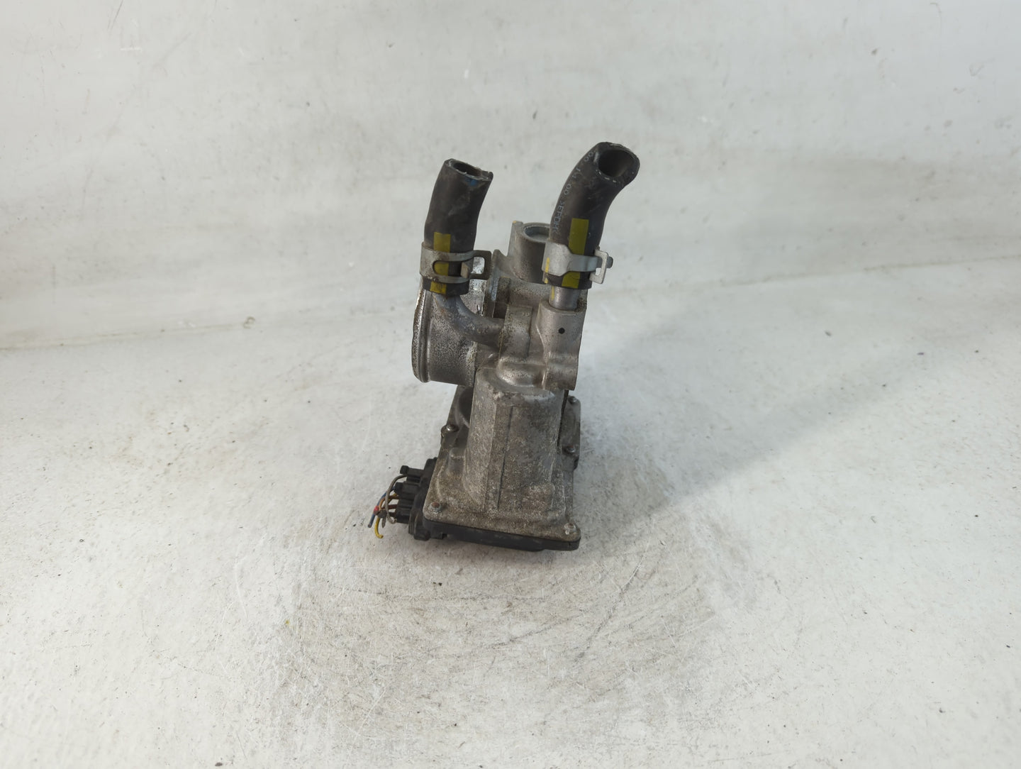 2013-2017 Gmc Terrain Throttle Body P/N:35100-2B340 Fits Fits 2012 2013 2014 2015 2016 2017 2018 2019 2020 2021 2022 OEM Use
