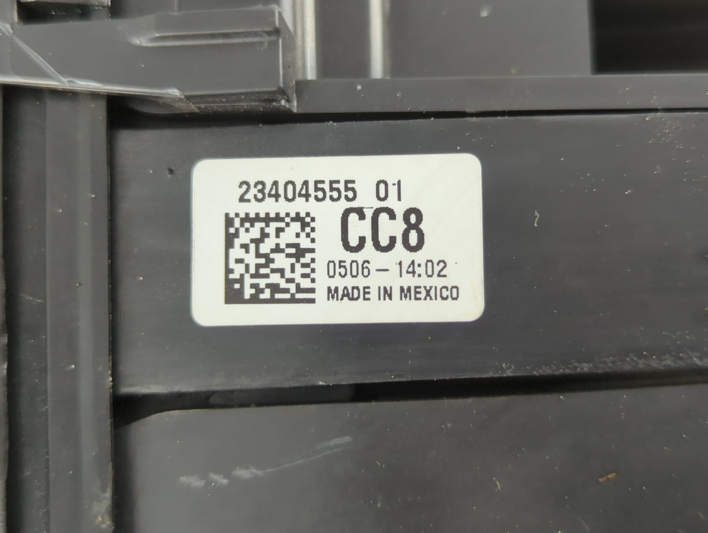 2016 Gmc Terrain Fusebox Fuse Box Panel Relay Module P/N:23404555_01 Fits OEM Used Auto Parts - Oemusedautoparts1.com