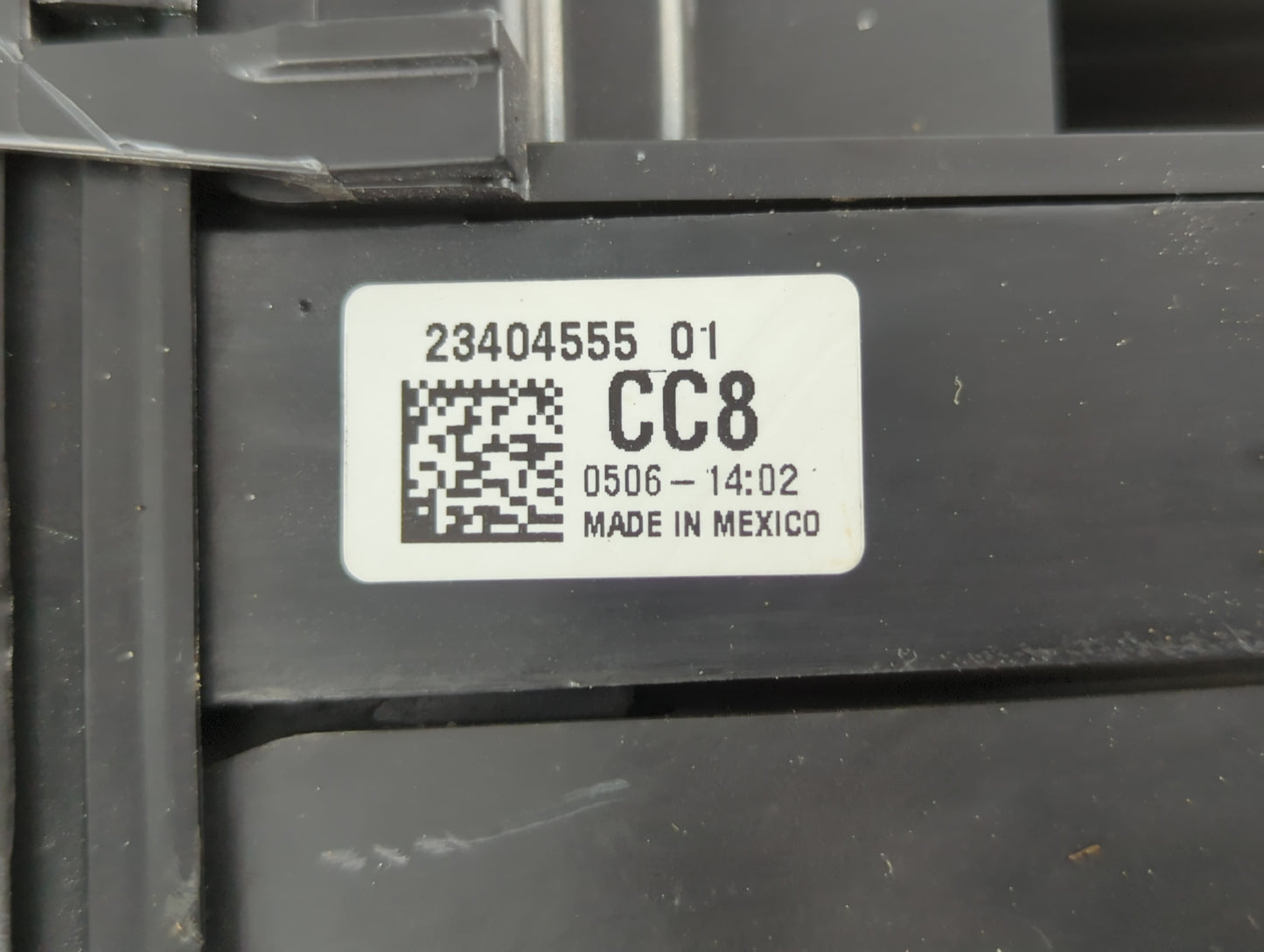 2016 Gmc Terrain Fusebox Fuse Box Panel Relay Module P/N:23404555_01 Fits OEM Used Auto Parts - Oemusedautoparts1.com