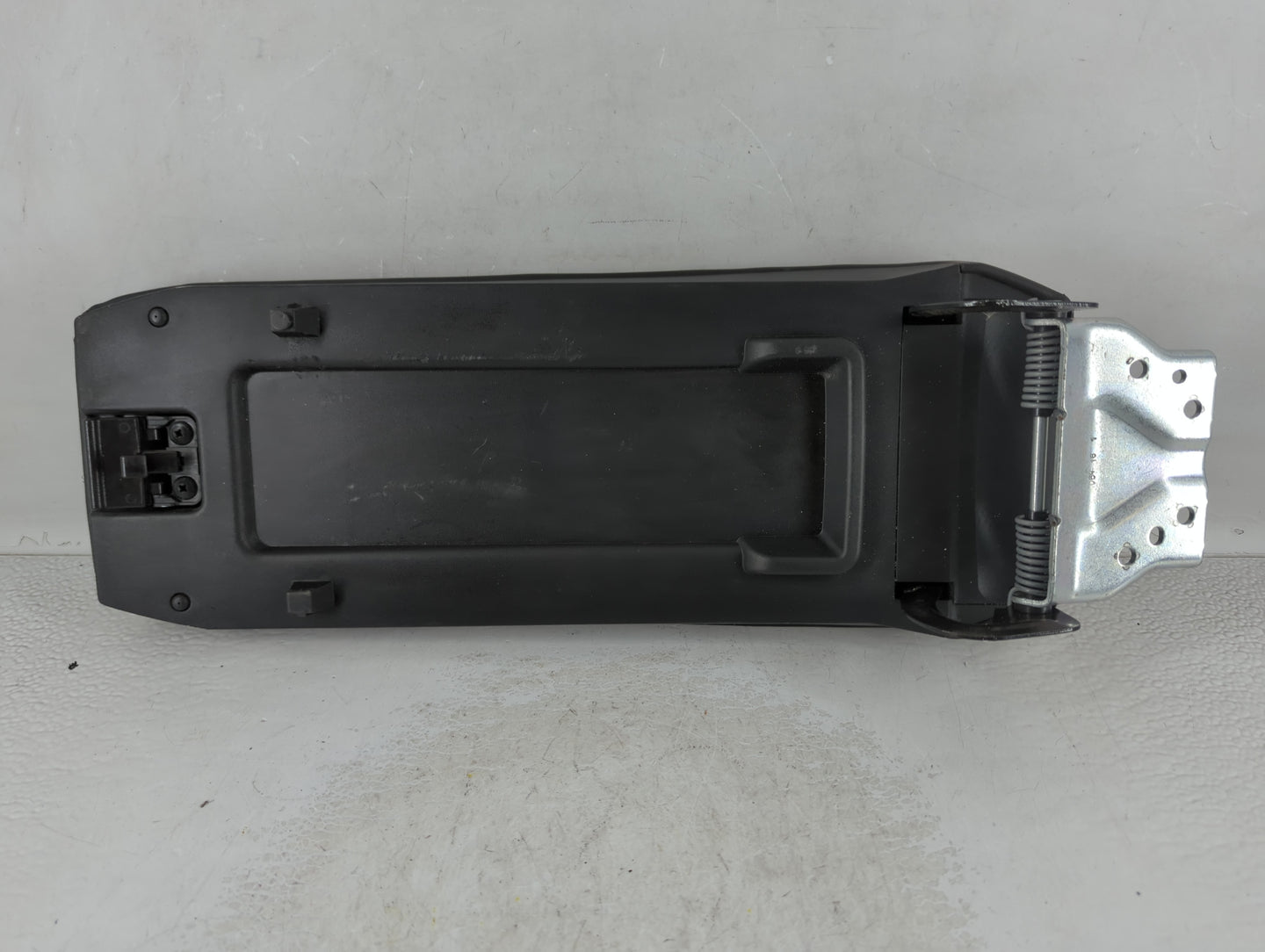 2016 Gmc Terrain Center Console Armrest Cover Lid Fits OEM Used Auto Parts - Oemusedautoparts1.com