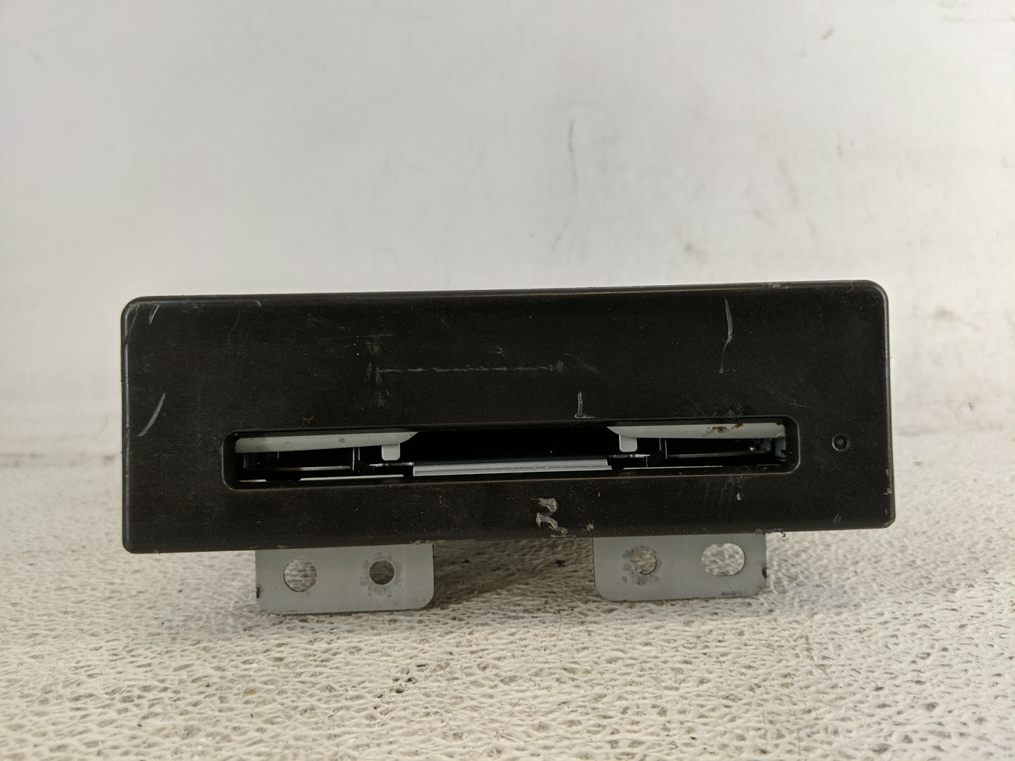 2015-2016 Gmc Yukon Radio AM FM Cd Player Receiver Replacement P/N:13594480 Fits Fits 2015 2016 2017 2018 2019 2020 OEM Used