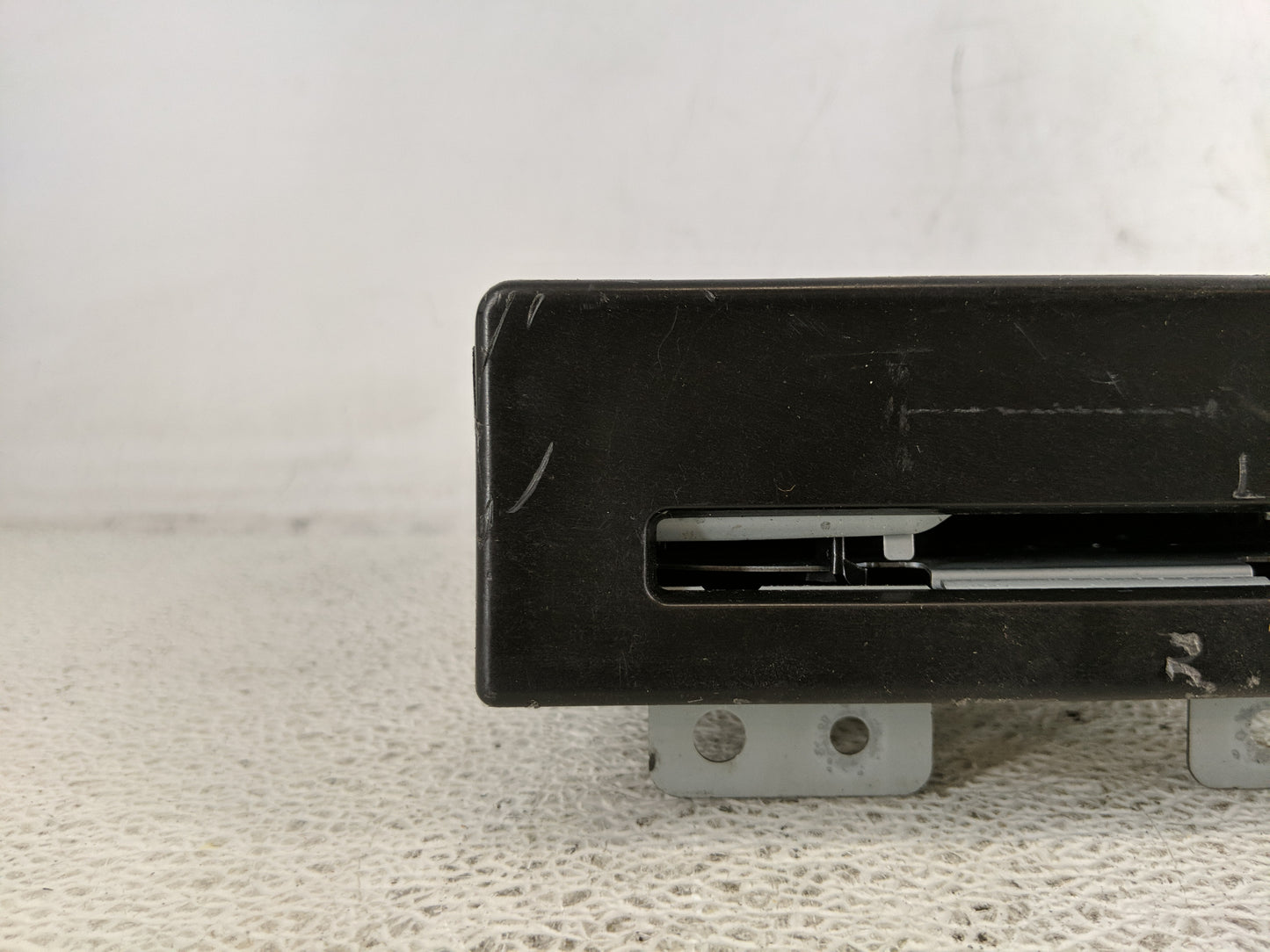 2015-2016 Gmc Yukon Radio AM FM Cd Player Receiver Replacement P/N:13594480 Fits Fits 2015 2016 2017 2018 2019 2020 OEM Used