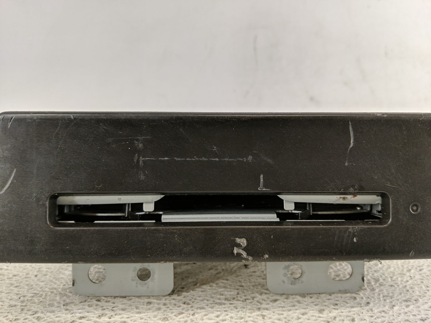 2015-2016 Gmc Yukon Radio AM FM Cd Player Receiver Replacement P/N:13594480 Fits Fits 2015 2016 2017 2018 2019 2020 OEM Used