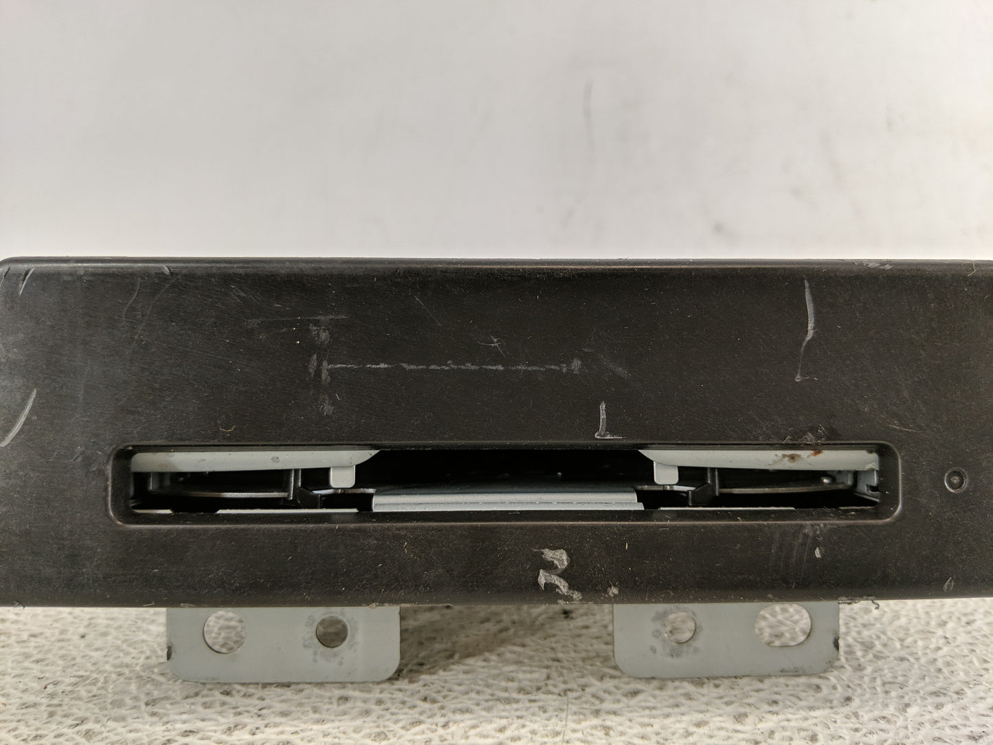 2015-2016 Gmc Yukon Radio AM FM Cd Player Receiver Replacement P/N:13594480 Fits Fits 2015 2016 2017 2018 2019 2020 OEM Used