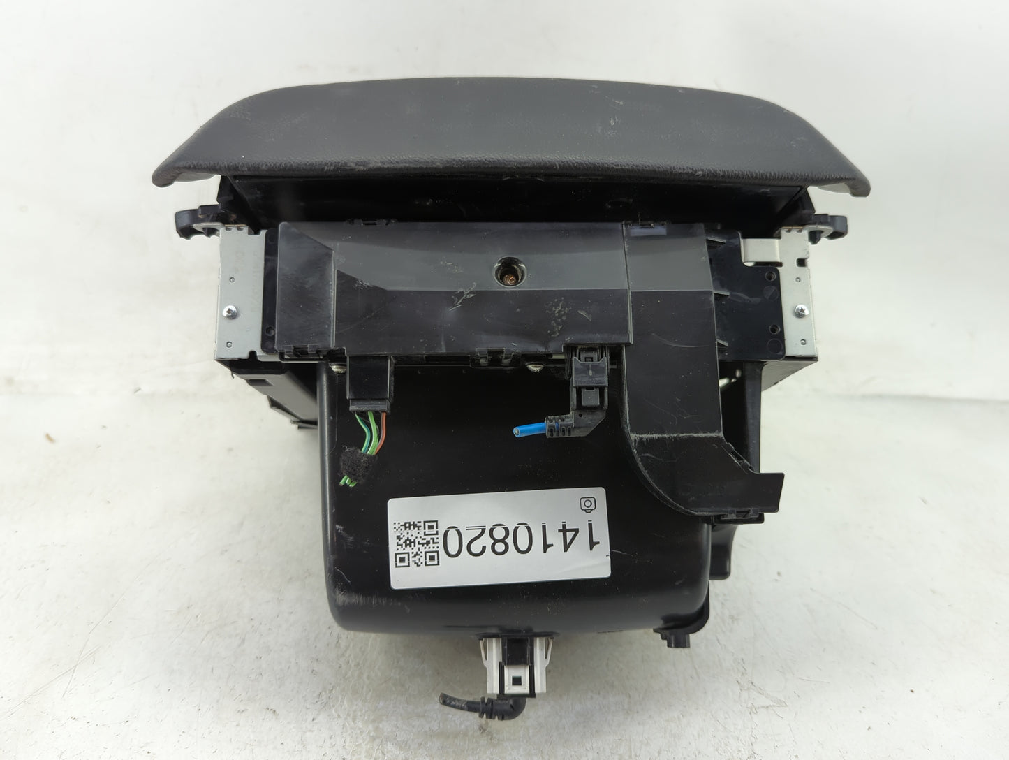 2016 Gmc Yukon Radio AM FM Cd Player Receiver Replacement P/N:23251764 Fits OEM Used Auto Parts - Oemusedautoparts1.com