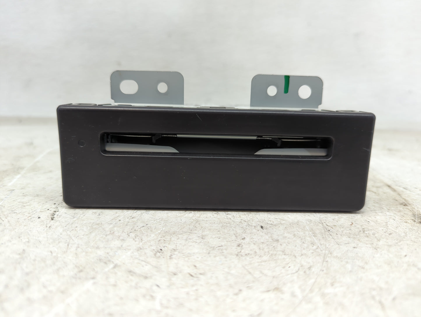2015-2016 Gmc Yukon Radio AM FM Cd Player Receiver Replacement P/N:84016434 Fits Fits 2015 2016 2017 2018 2019 2020 OEM Used