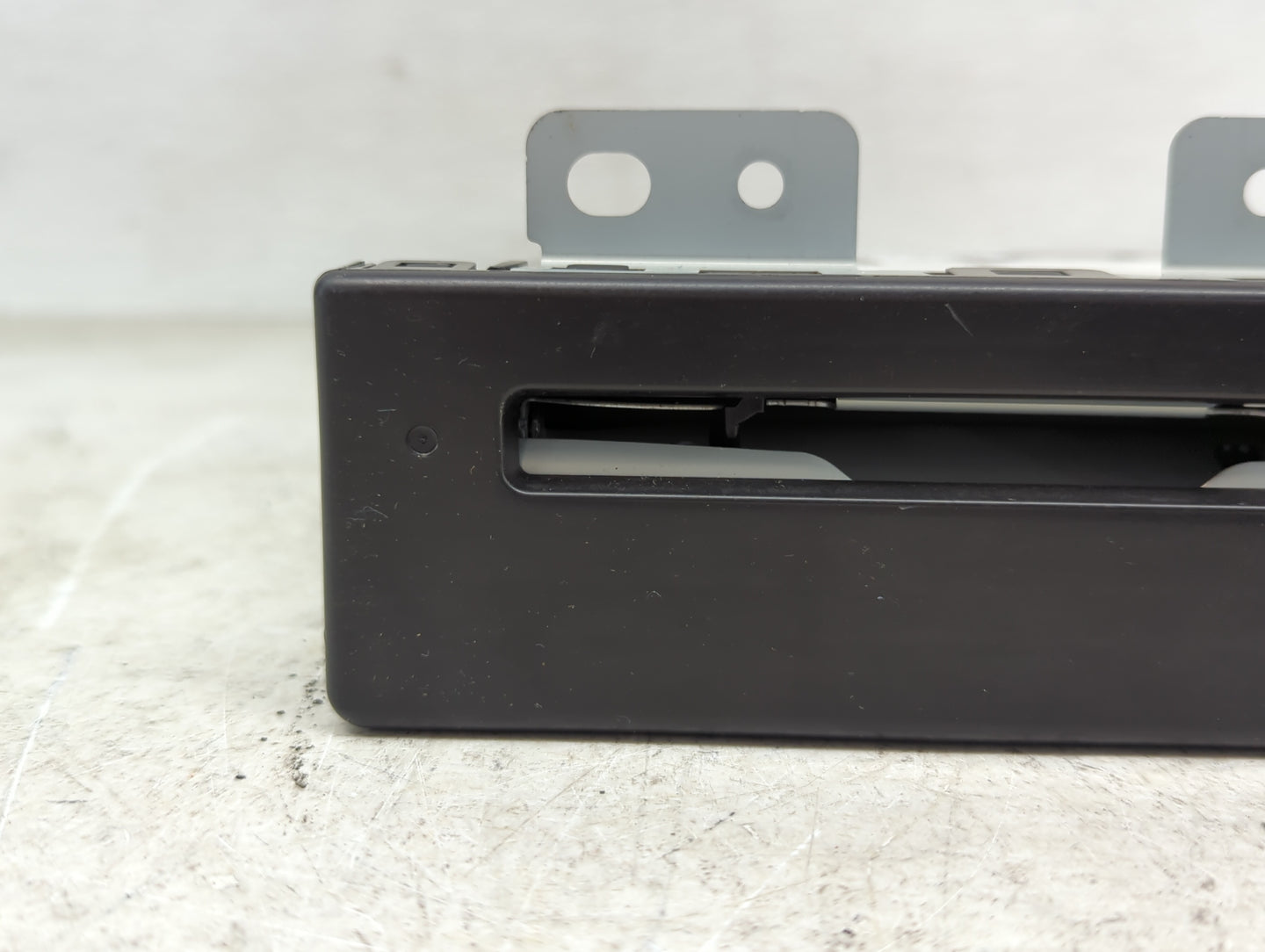 2015-2016 Gmc Yukon Radio AM FM Cd Player Receiver Replacement P/N:84016434 Fits Fits 2015 2016 2017 2018 2019 2020 OEM Used