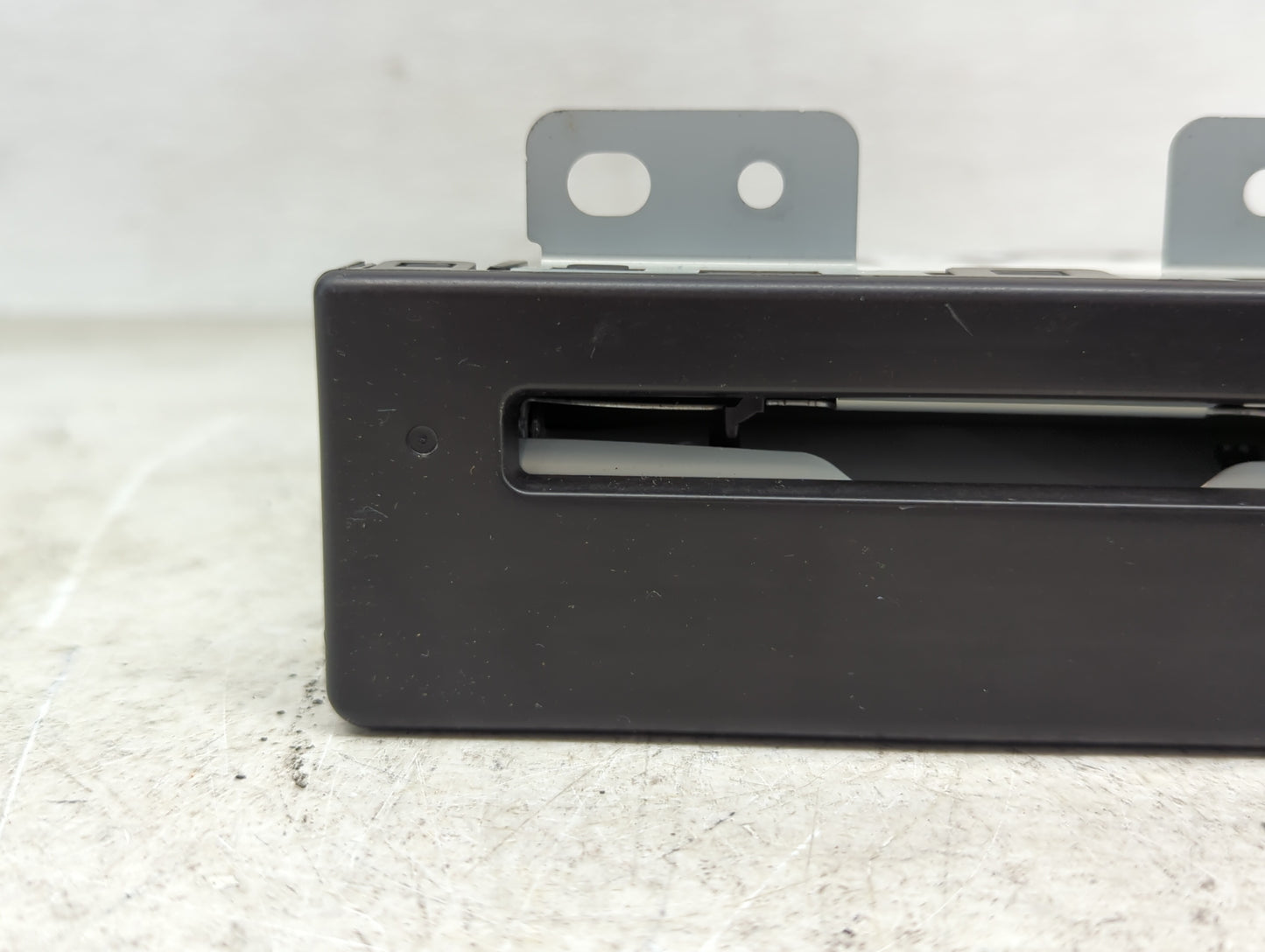 2015-2016 Gmc Yukon Radio AM FM Cd Player Receiver Replacement P/N:84016434 Fits Fits 2015 2016 2017 2018 2019 2020 OEM Used