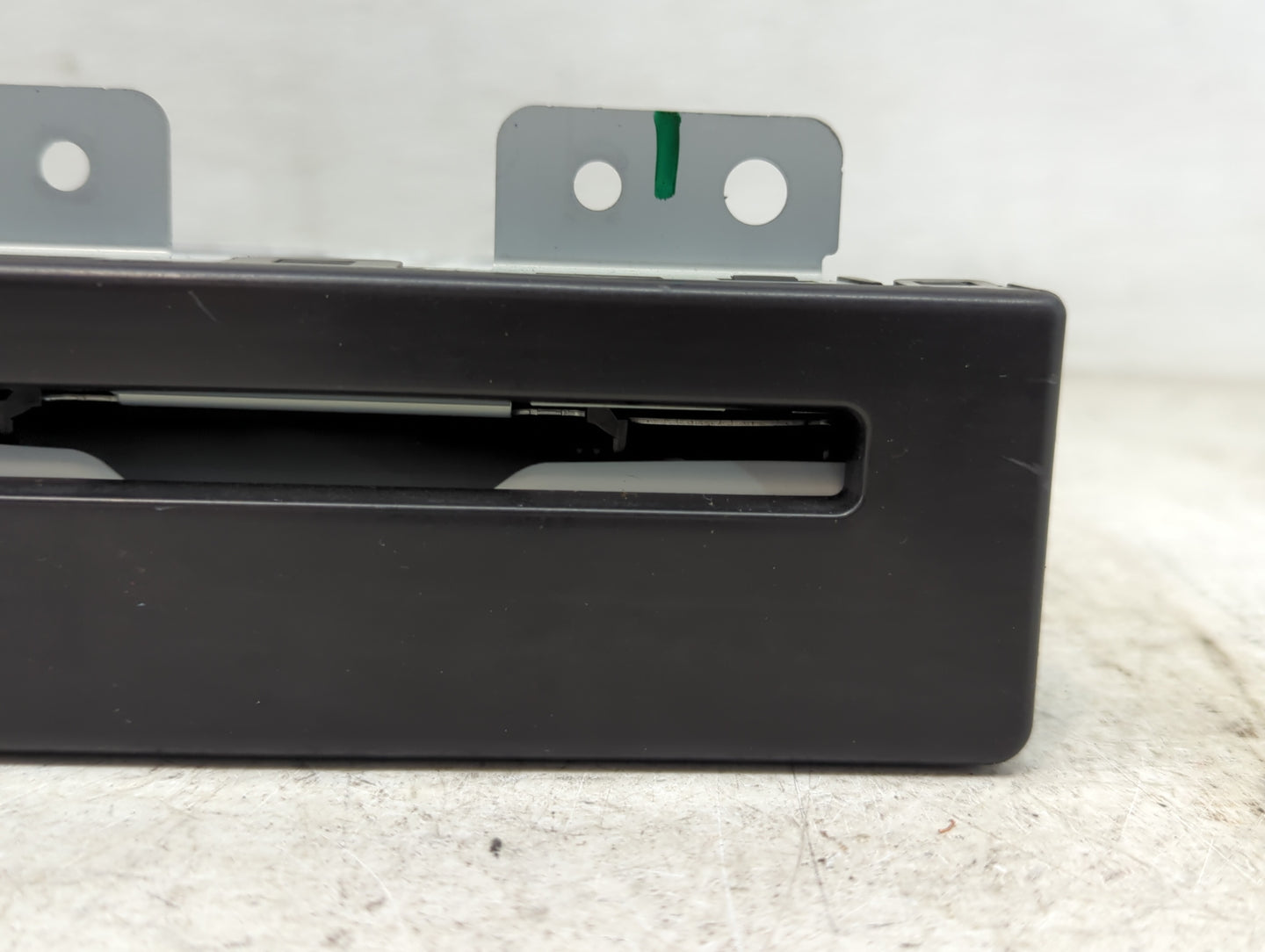 2015-2016 Gmc Yukon Radio AM FM Cd Player Receiver Replacement P/N:84016434 Fits Fits 2015 2016 2017 2018 2019 2020 OEM Used