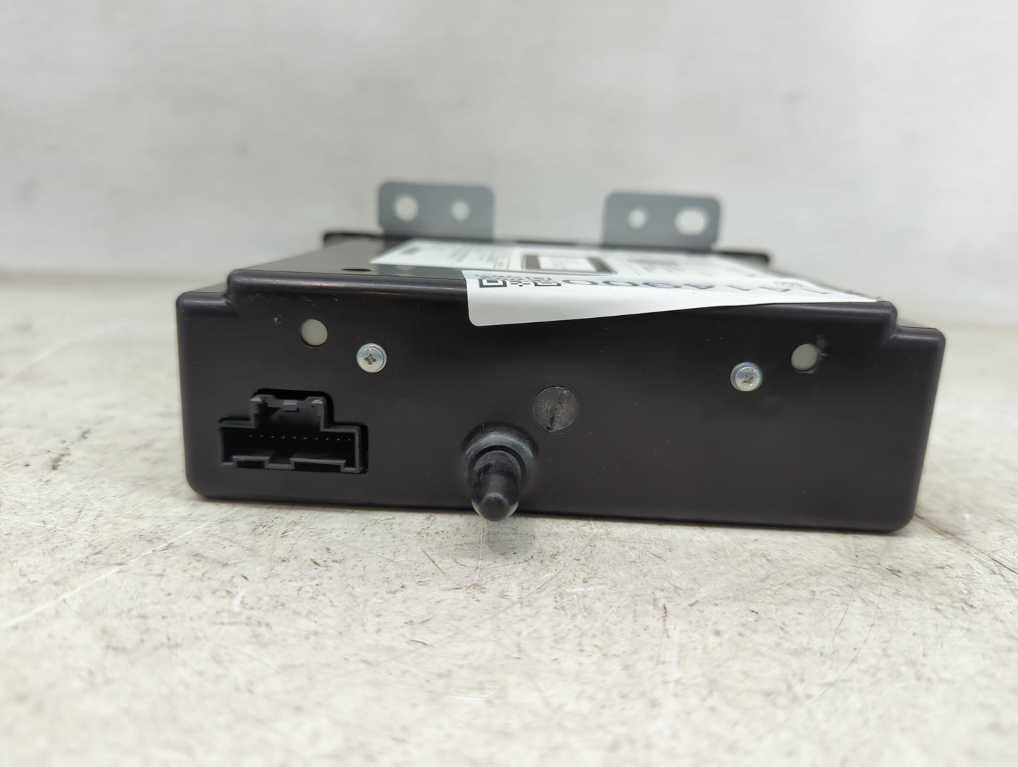 2015-2016 Gmc Yukon Radio AM FM Cd Player Receiver Replacement P/N:84016434 Fits Fits 2015 2016 2017 2018 2019 2020 OEM Used