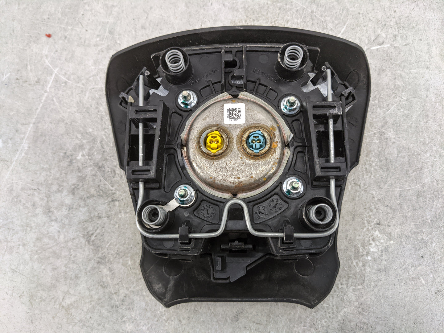 2015-2016 Gmc Yukon Air Bag Driver Left Steering Wheel Mounted - Oemusedautoparts1.com