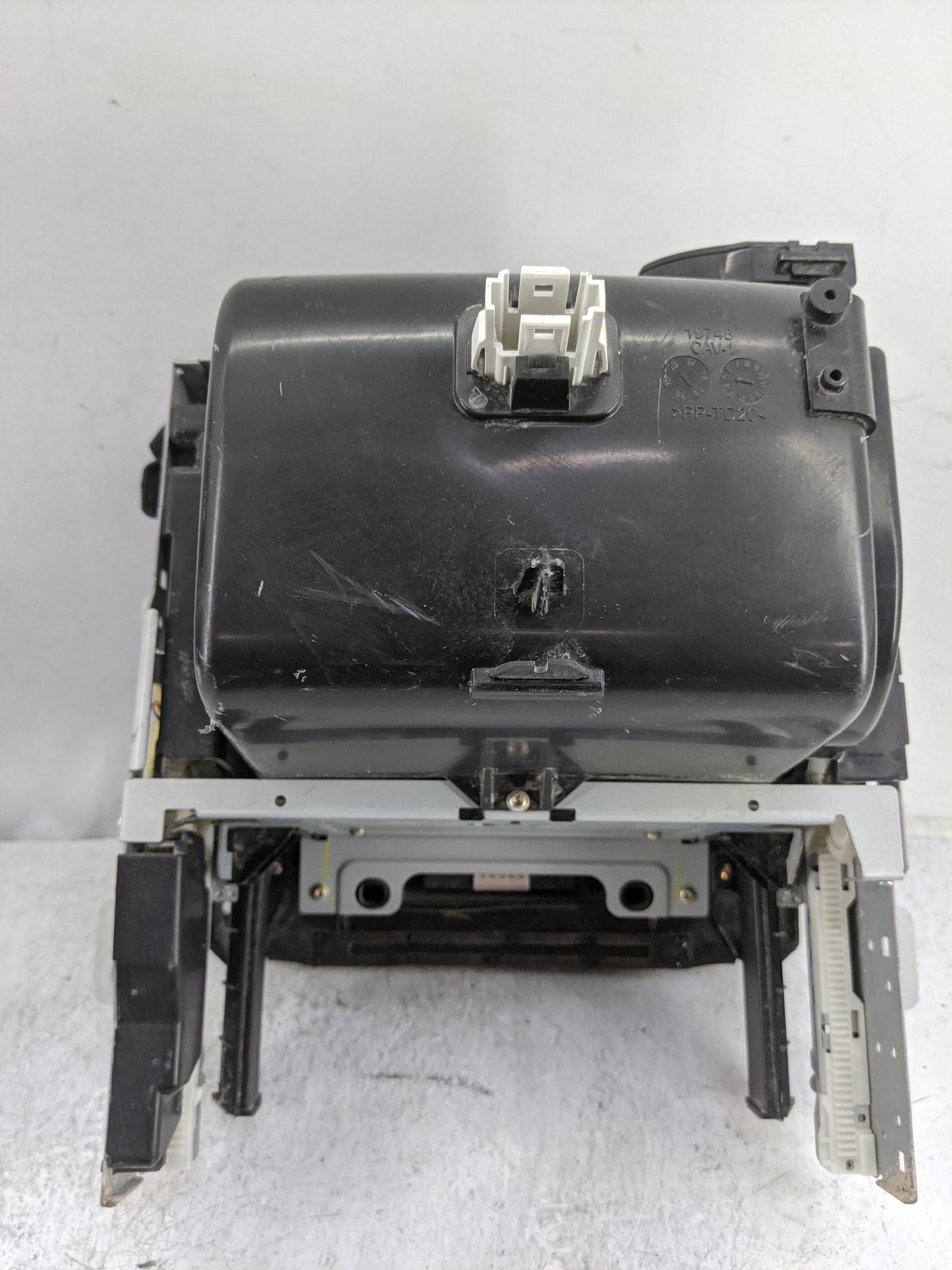 2016 Gmc Yukon Information Display Screen - Oemusedautoparts1.com
