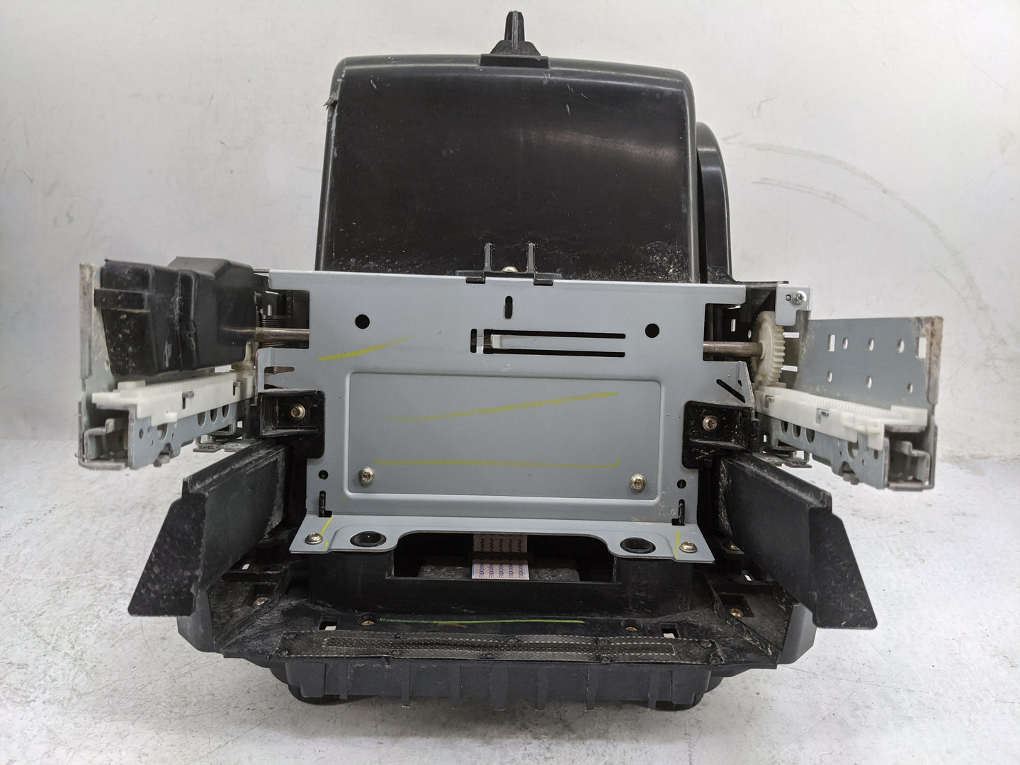 2016 Gmc Yukon Information Display Screen - Oemusedautoparts1.com
