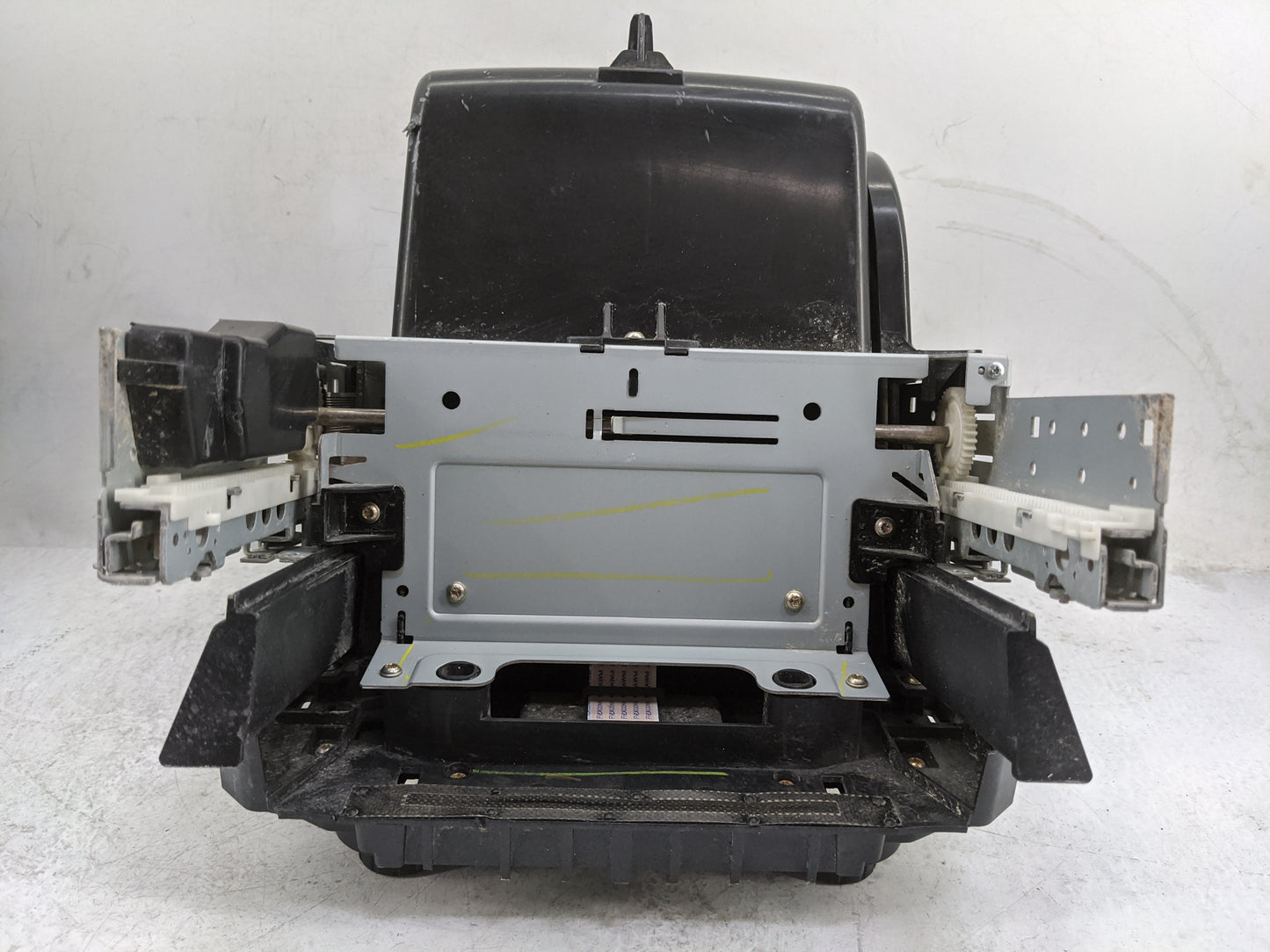 2016 Gmc Yukon Information Display Screen - Oemusedautoparts1.com