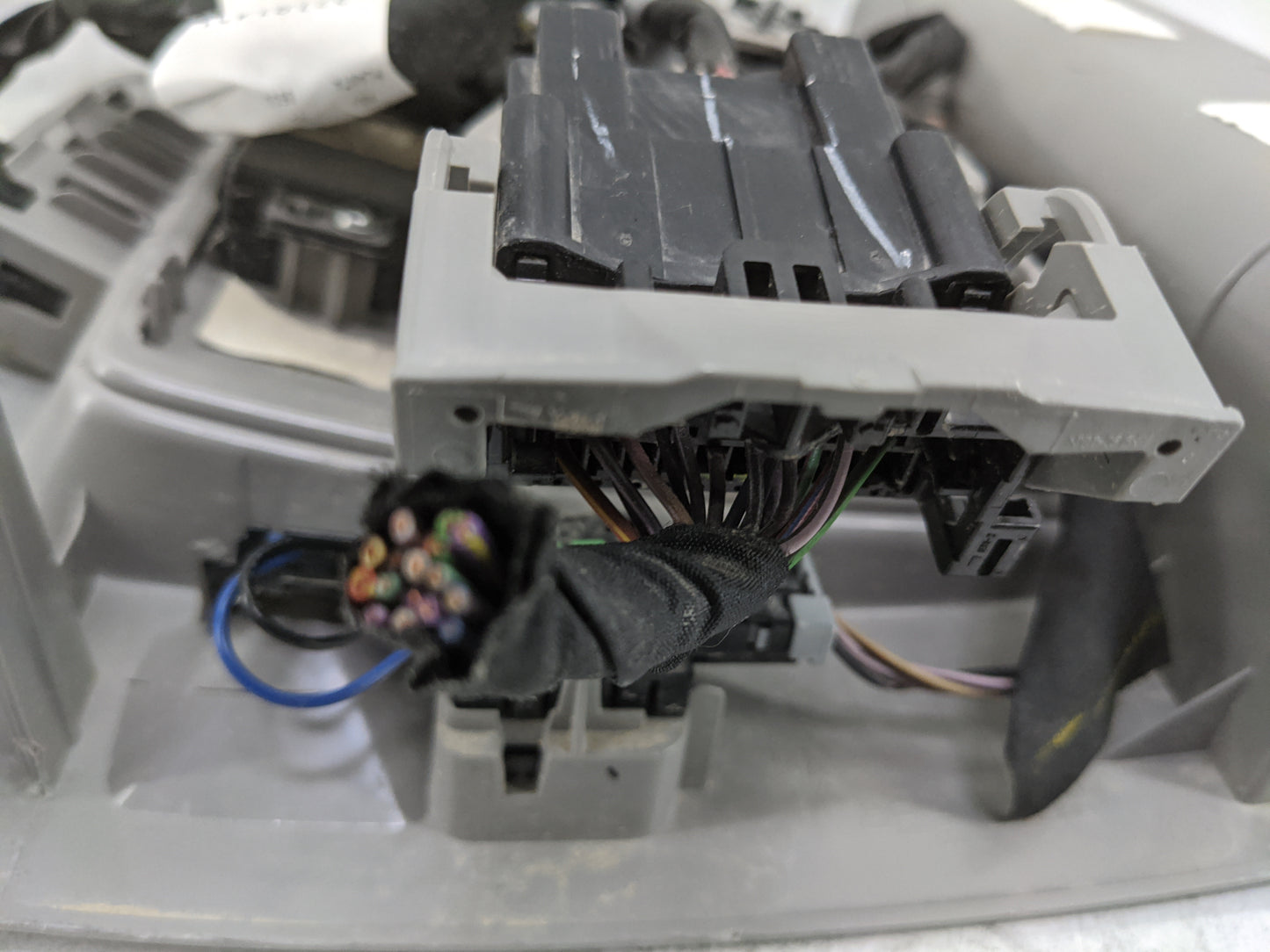 2015-2020 Gmc Yukon Overhead Roof Console Tan 1478136 - Oemusedautoparts1.com