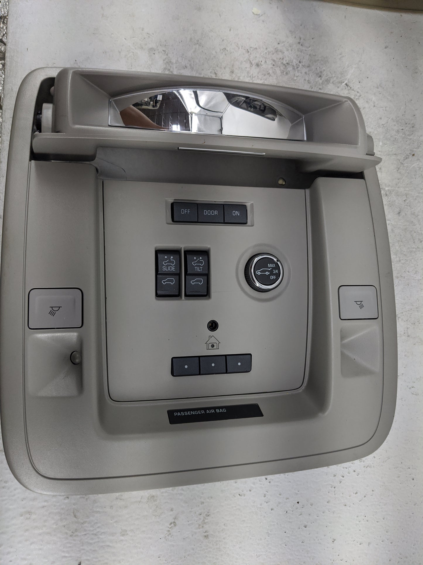 2015-2020 Gmc Yukon Overhead Console W/rear Climate Control Tan - Oemusedautoparts1.com