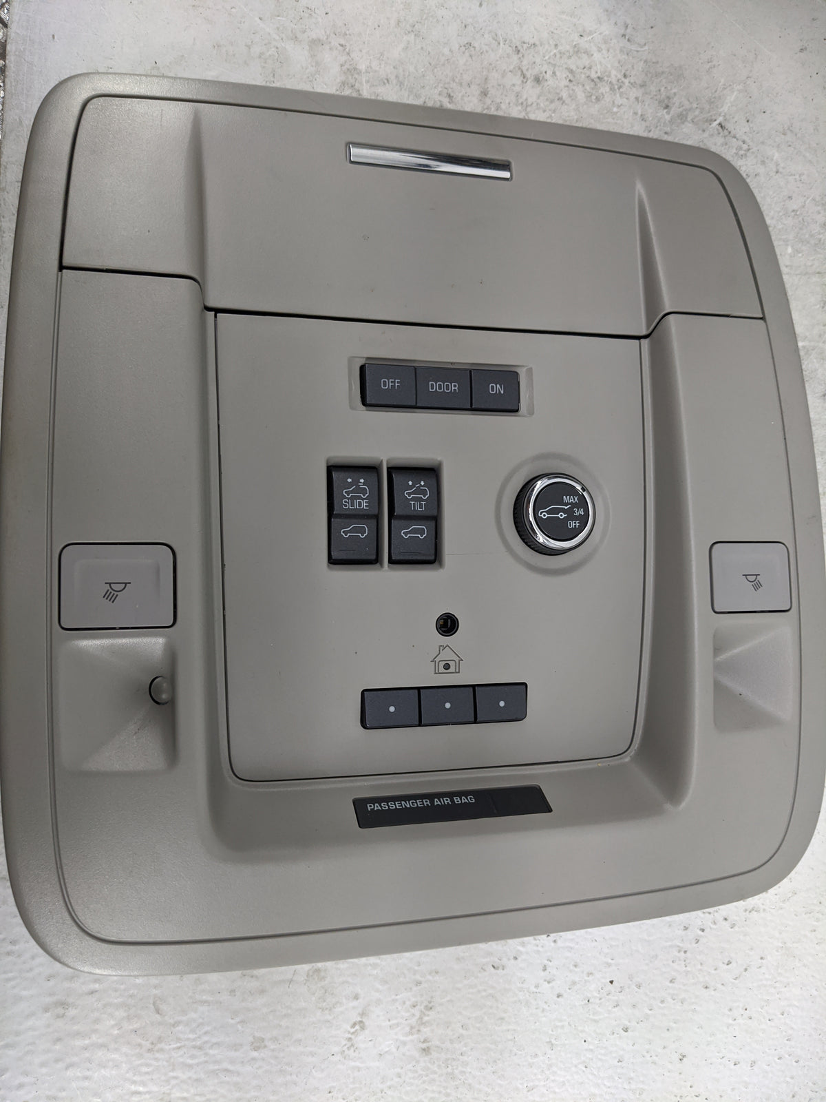 2015-2020 Gmc Yukon Overhead Console W/rear Climate Control Tan - Oemusedautoparts1.com