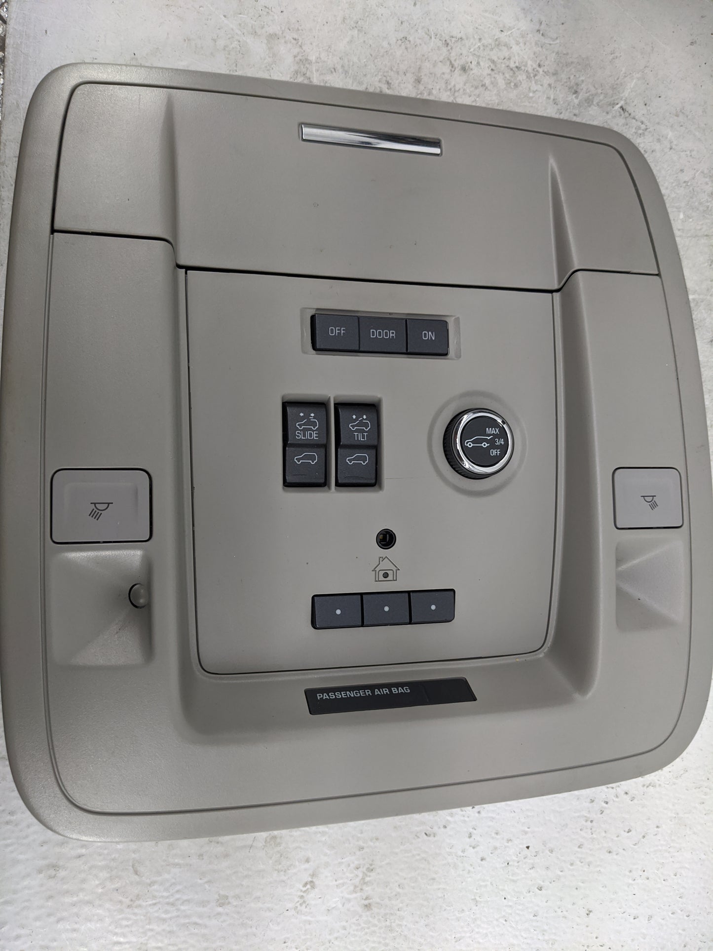 2015-2020 Gmc Yukon Overhead Console W/rear Climate Control Tan - Oemusedautoparts1.com