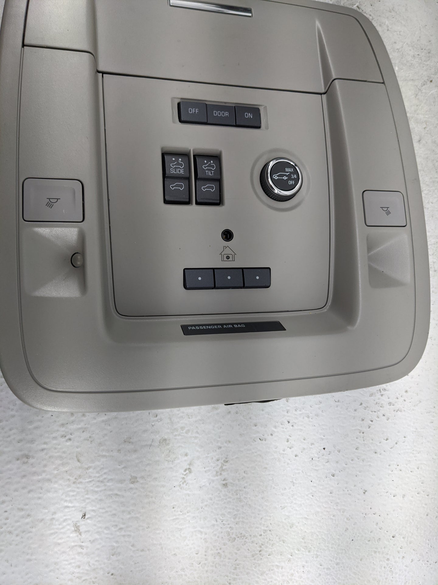2015-2020 Gmc Yukon Overhead Console W/rear Climate Control Tan - Oemusedautoparts1.com