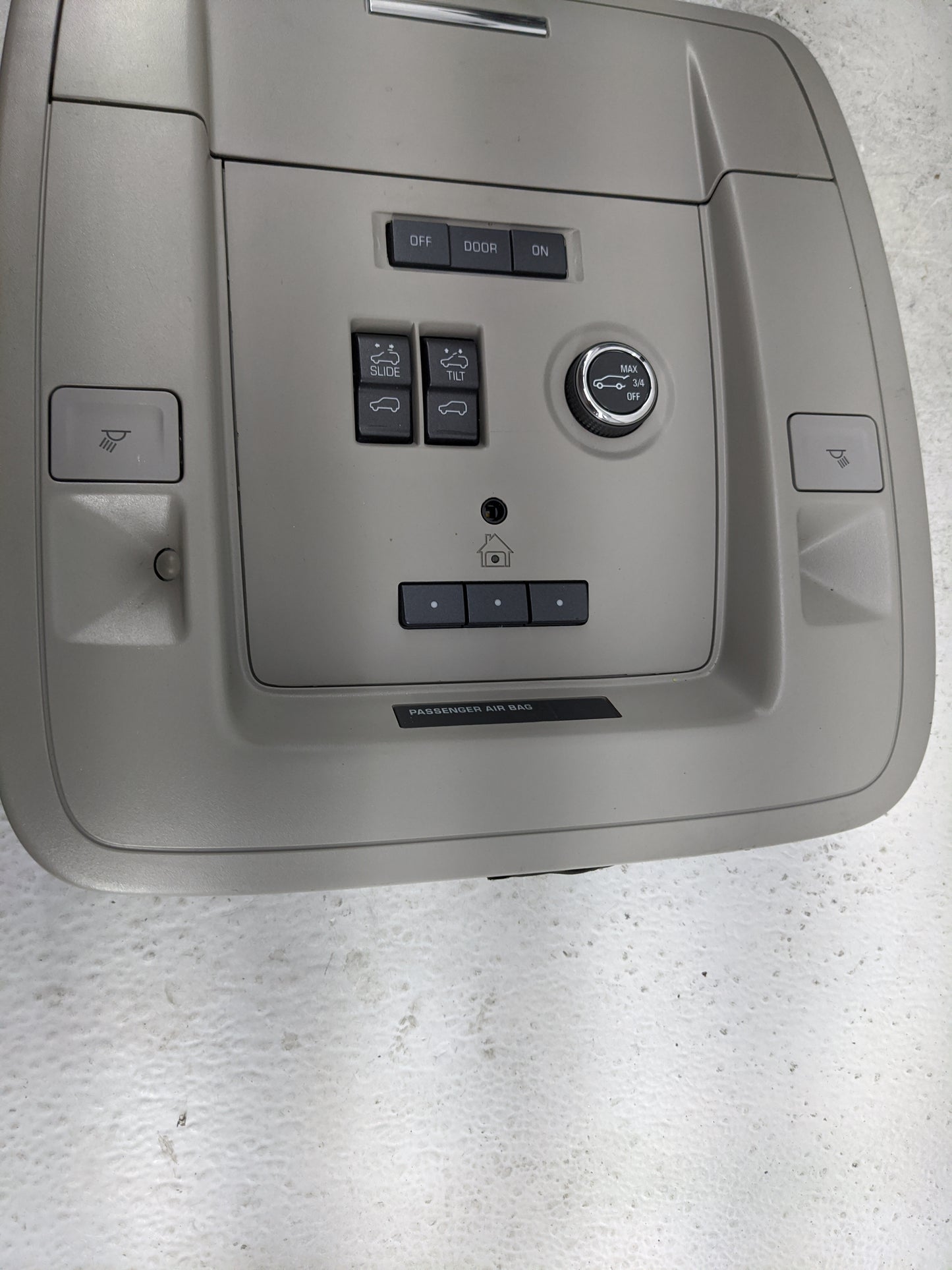 2015-2020 Gmc Yukon Overhead Console W/rear Climate Control Tan - Oemusedautoparts1.com