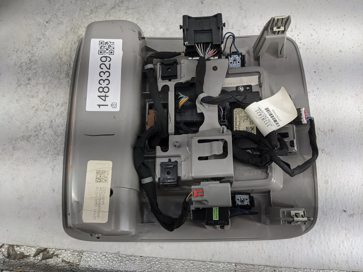 2015-2020 Gmc Yukon Overhead Console W/rear Climate Control Tan - Oemusedautoparts1.com