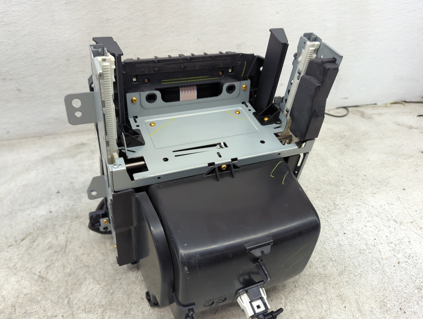 2016-2016 Gmc Yukon Radio Control Panel - Oemusedautoparts1.com