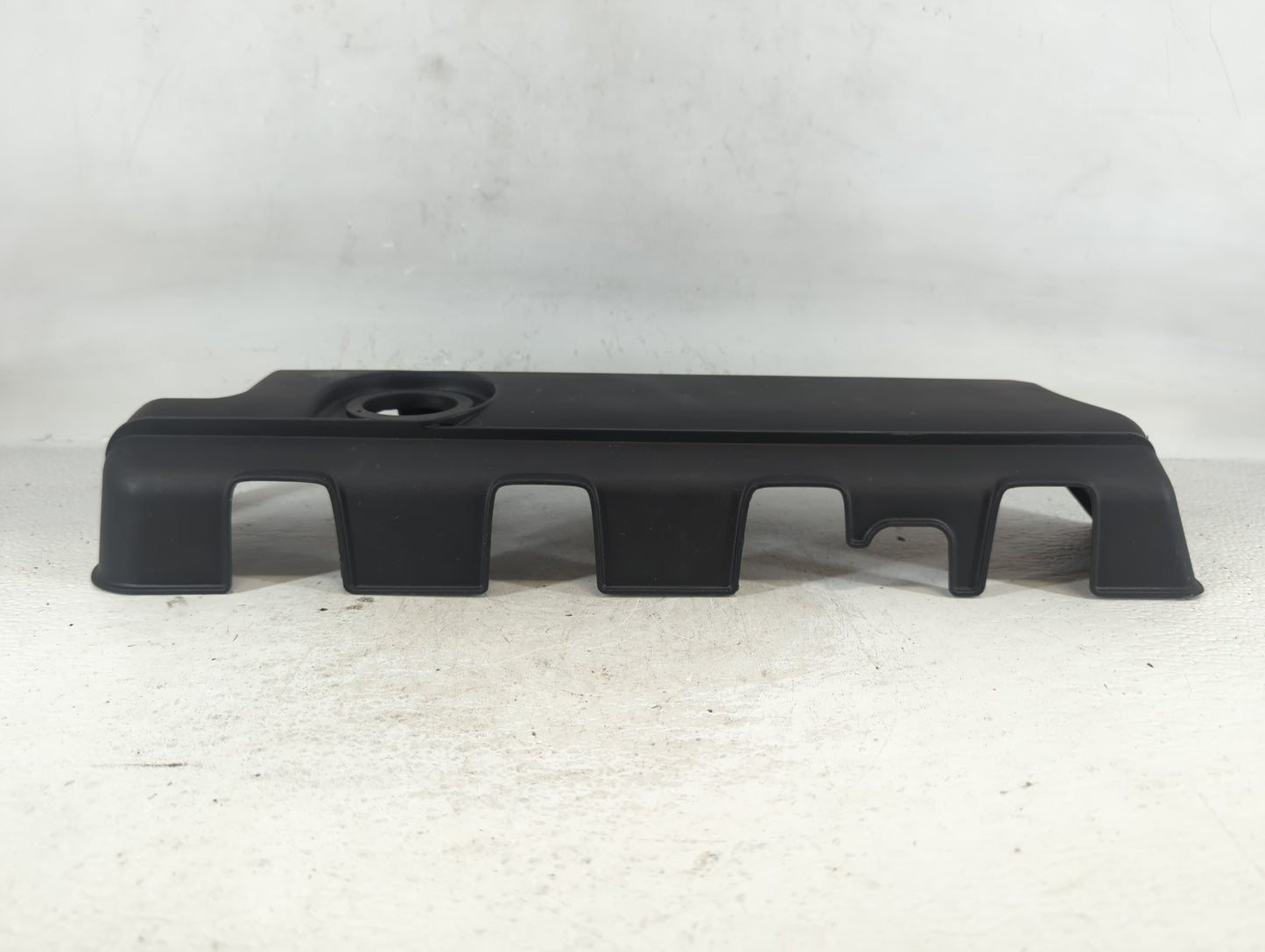 2016 Gmc Yukon Engine Cover - Oemusedautoparts1.com