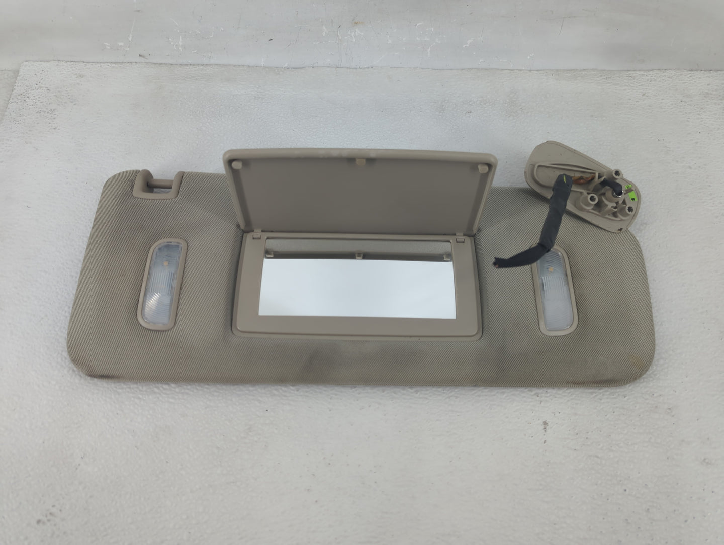 2016 Gmc Yukon Xl 1500 Sun Visor Shade Replacement Passenger Right Mirror Fits Fits 2015 2017 2018 2019 2020 OEM Used Auto P