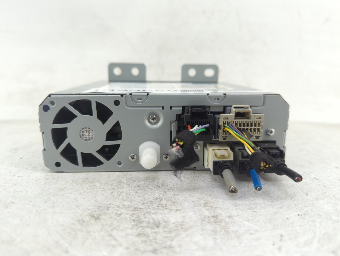 2016 Gmc Yukon Xl 1500 Radio AM FM Cd Player Receiver Replacement P/N:84214286 Fits Fits 2015 2017 2018 2019 2020 OEM Used A