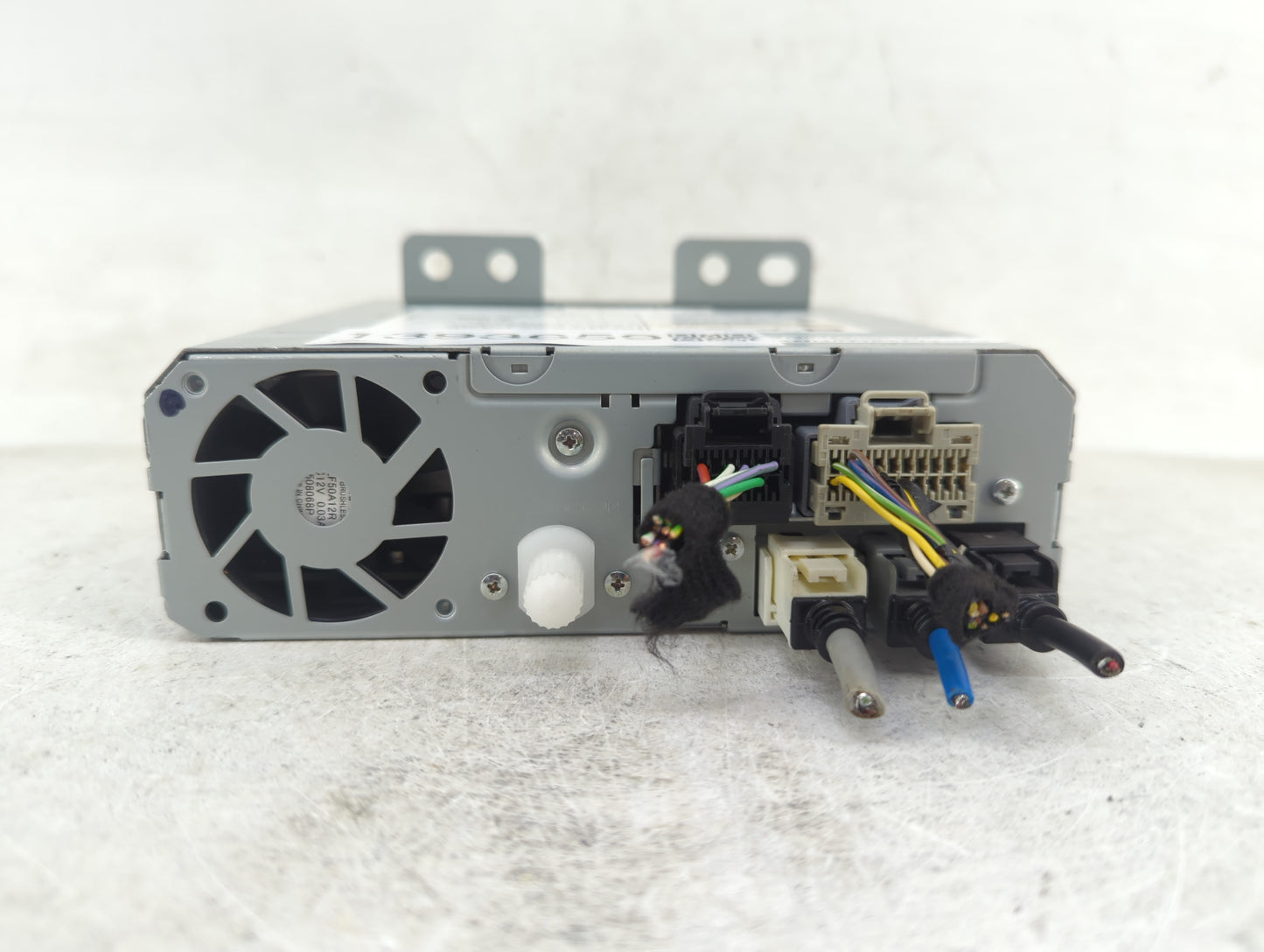 2016 Gmc Yukon Xl 1500 Radio AM FM Cd Player Receiver Replacement P/N:84214286 Fits Fits 2015 2017 2018 2019 2020 OEM Used A