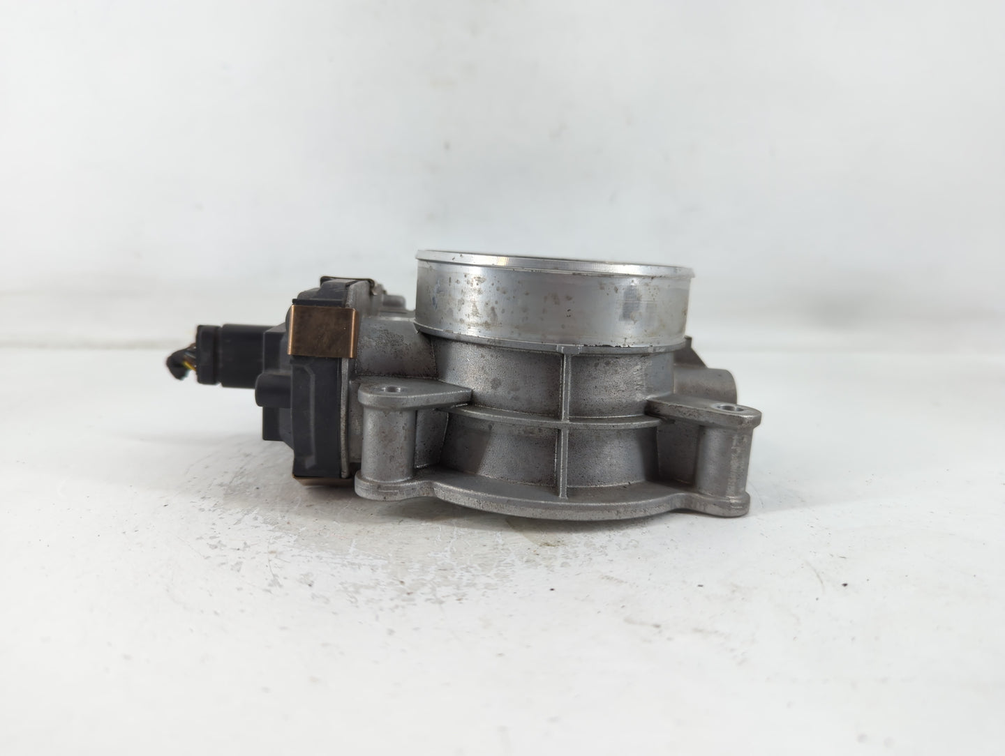 2016 Gmc Yukon Xl 1500 Throttle Body P/N:12617792 Fits Fits 2014 2015 2017 2018 2019 2020 2021 2022 OEM Used Auto Parts - Oe