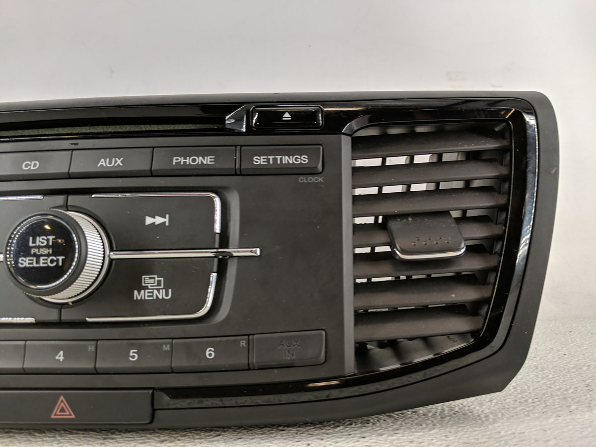 2016-2017 Honda Accord Radio AM FM Cd Player Receiver Replacement P/N:30078782 Fits 2016 2017 OEM Used Auto Parts - Oemuseda