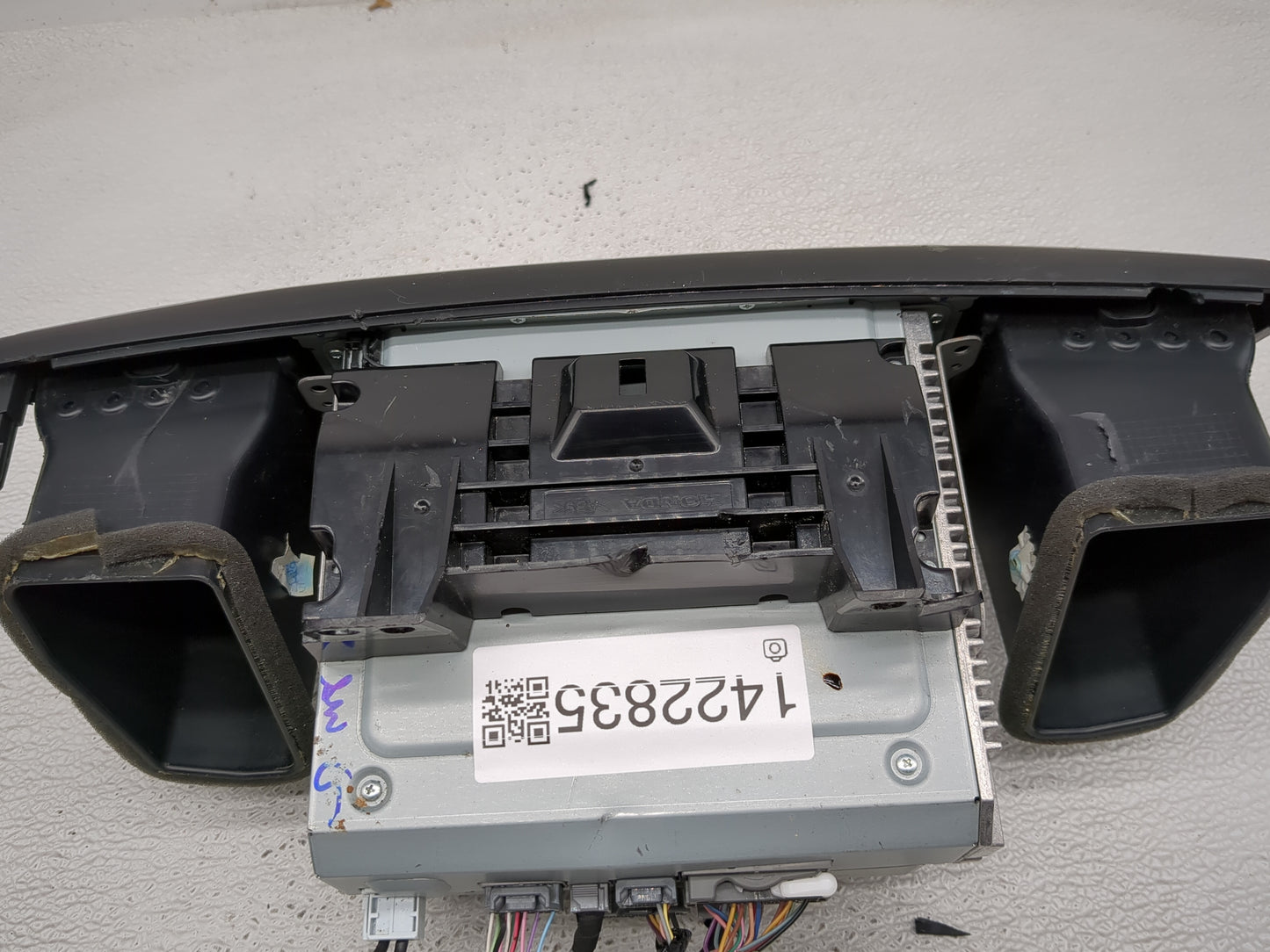 2016-2017 Honda Accord Radio AM FM Cd Player Receiver Replacement Fits Fits 2016 2017 OEM Used Auto Parts - Oemusedautoparts