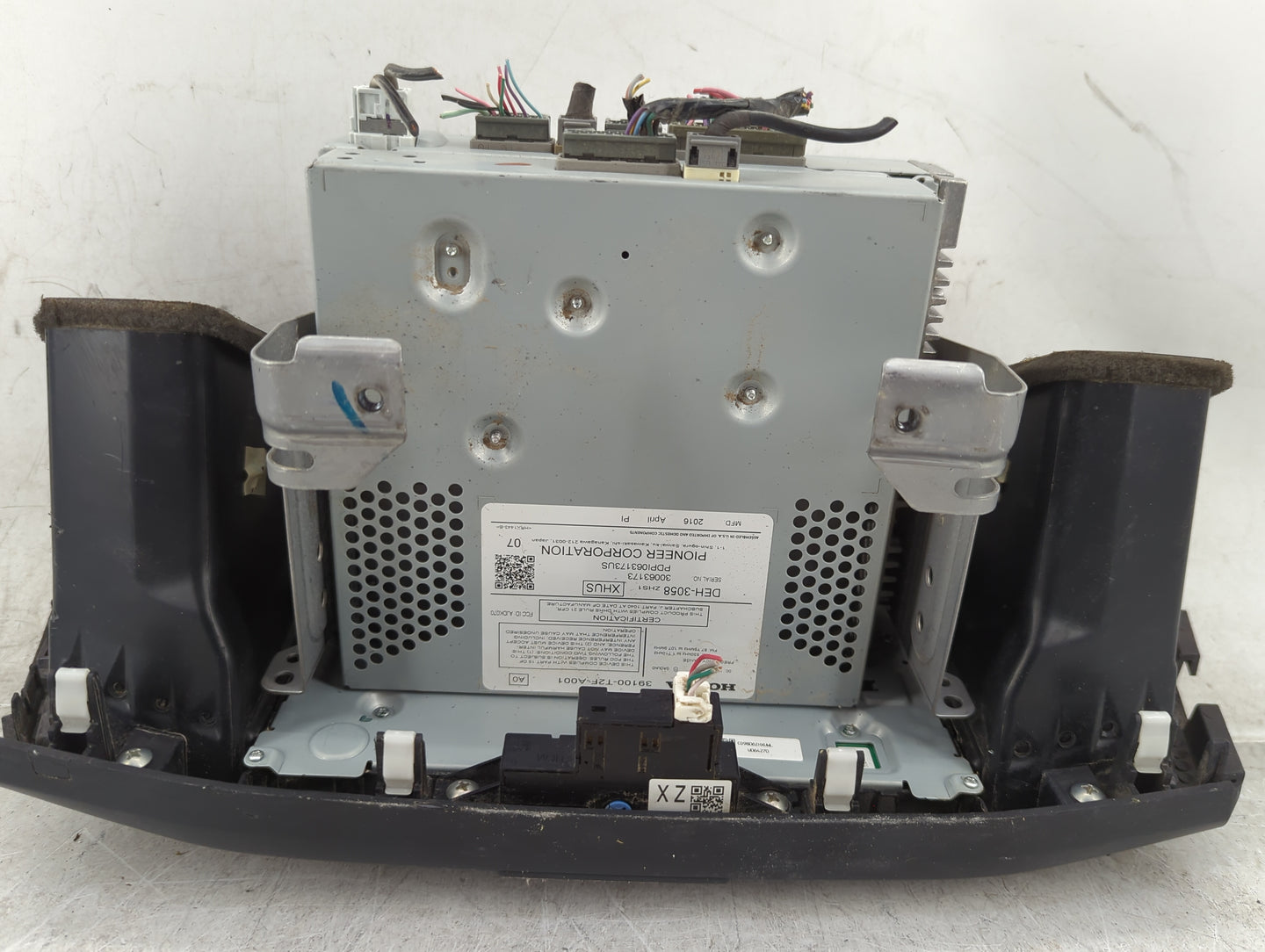 2016 Honda Accord Radio AM FM Cd Player Receiver Replacement Fits OEM Used Auto Parts - Oemusedautoparts1.com