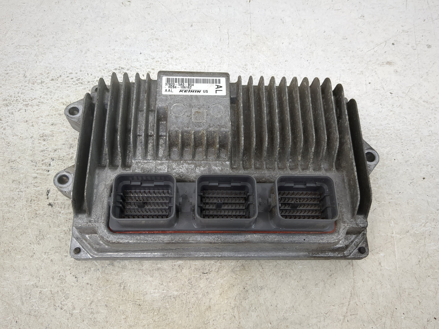 2016-2017 Honda Accord PCM Engine Control Computer ECU ECM PCU OEM P/N:37820-5A0-854 37820-5A0-L32 Fits Fits 2016 2017 OEM U