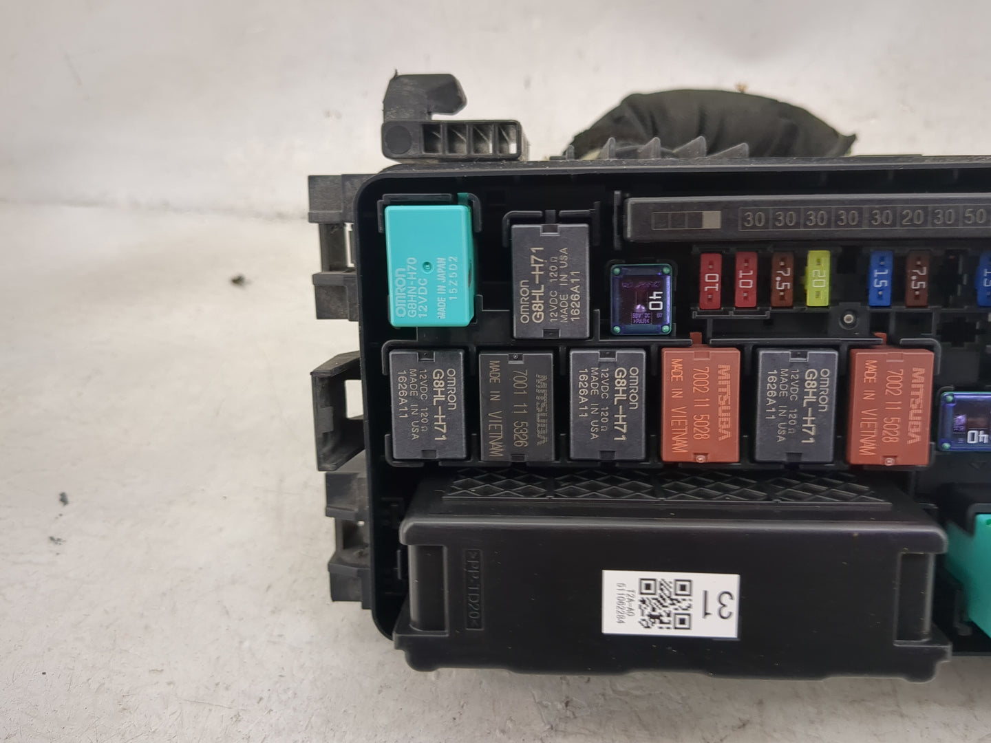 2013-2017 Honda Accord Fusebox Fuse Box Panel Relay Module P/N:0060030805392 Fits Fits 2013 2014 2015 2016 2017 OEM Used Aut