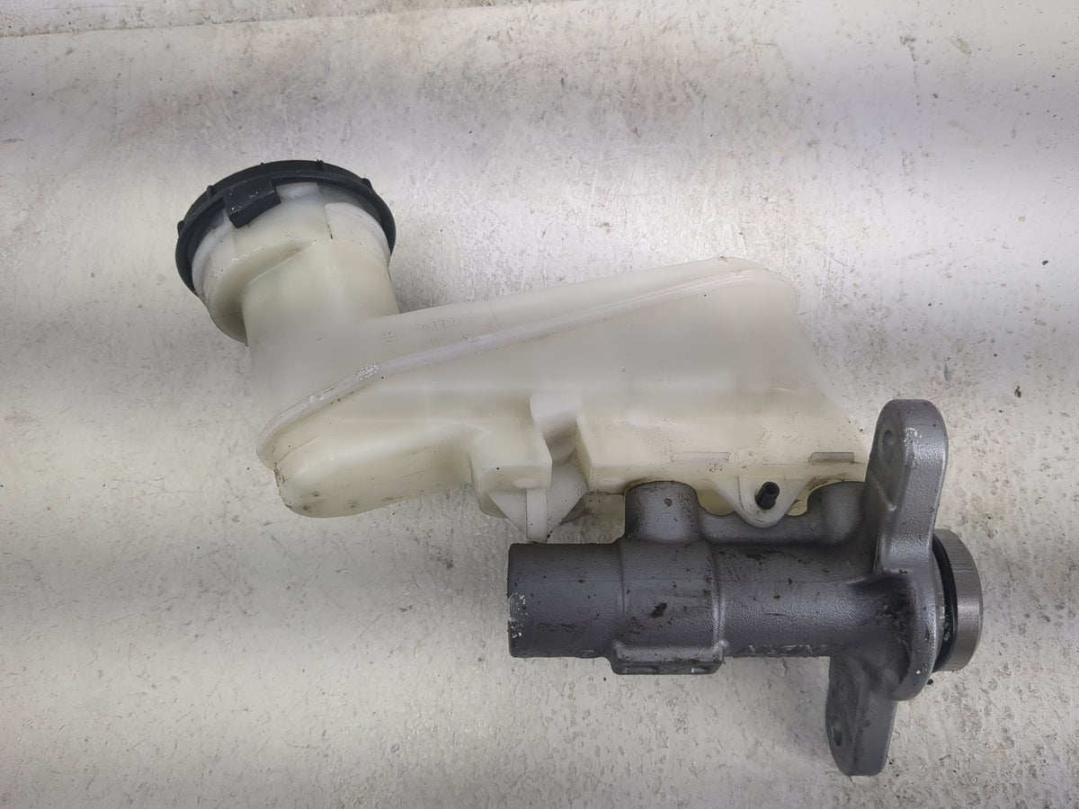 2013-2017 Honda Accord Brake Master Cylinder 1497882 - Oemusedautoparts1.com