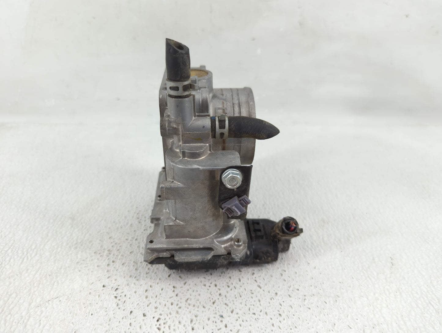 2016-2022 Honda Civic Throttle Body P/N:M60911 GMH1A Fits Fits 2016 2017 2018 2019 2020 2021 2022 OEM Used Auto Parts - Oemu